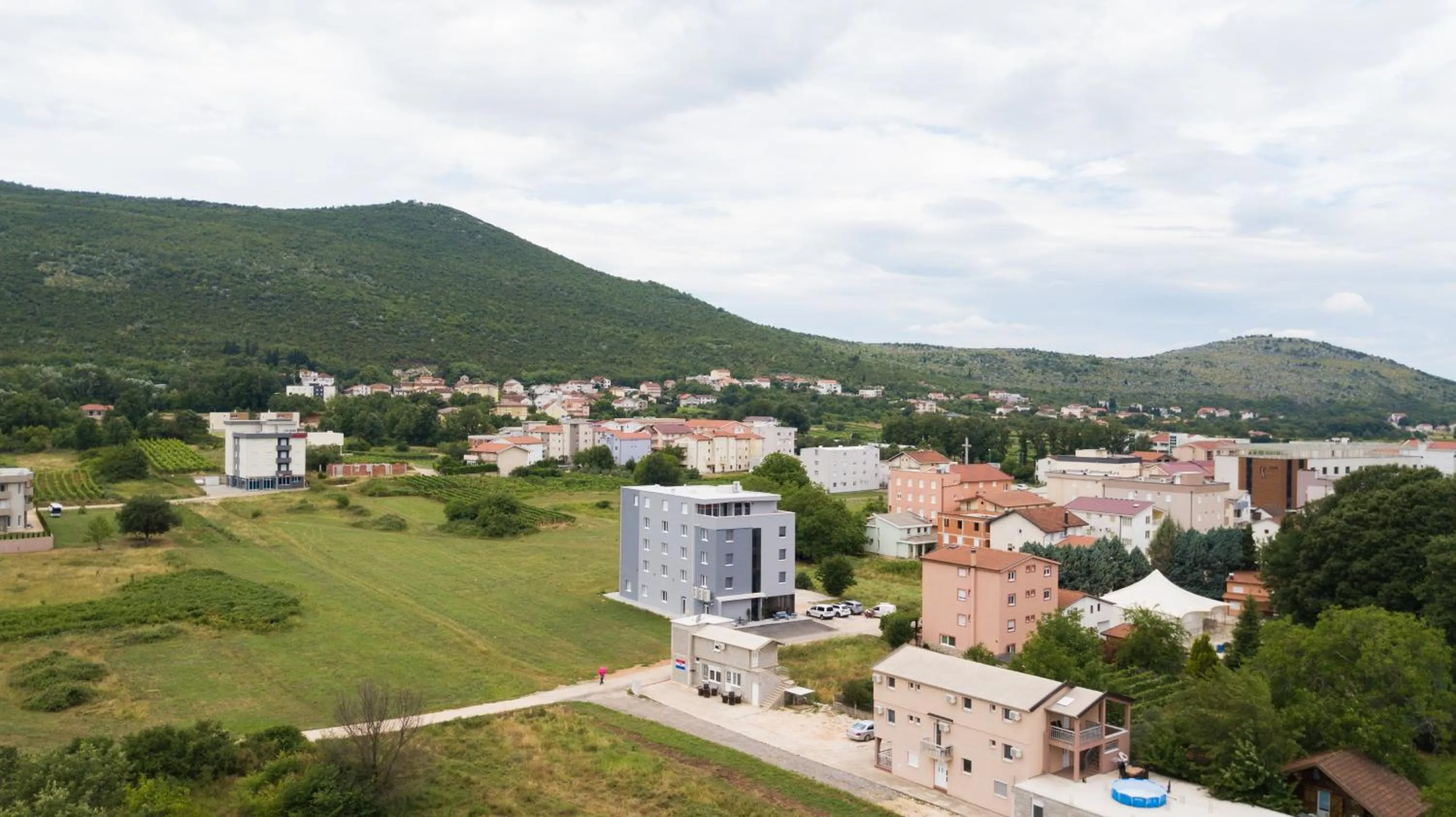 Hotel Tau