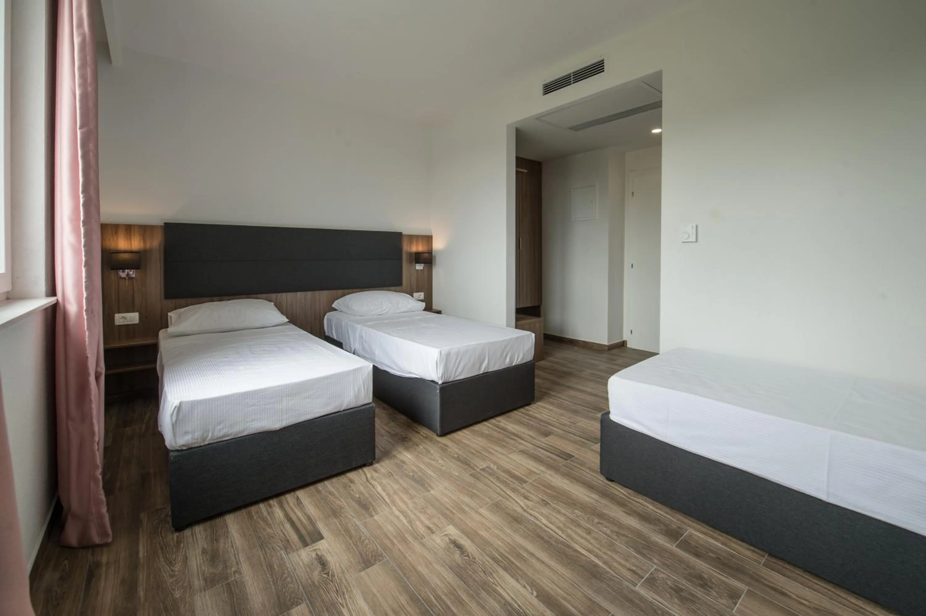 Hotel Tau