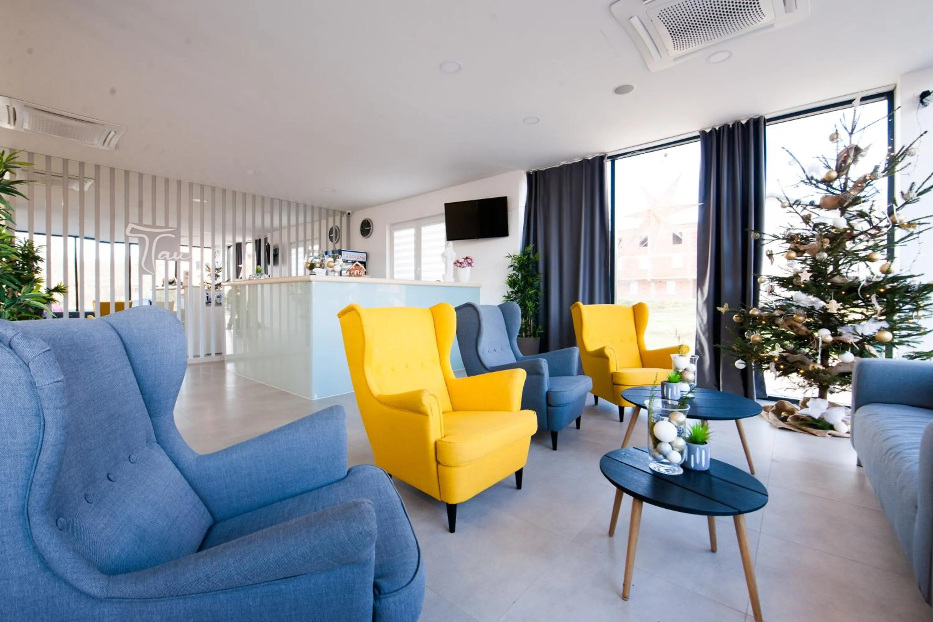 Hotel Tau