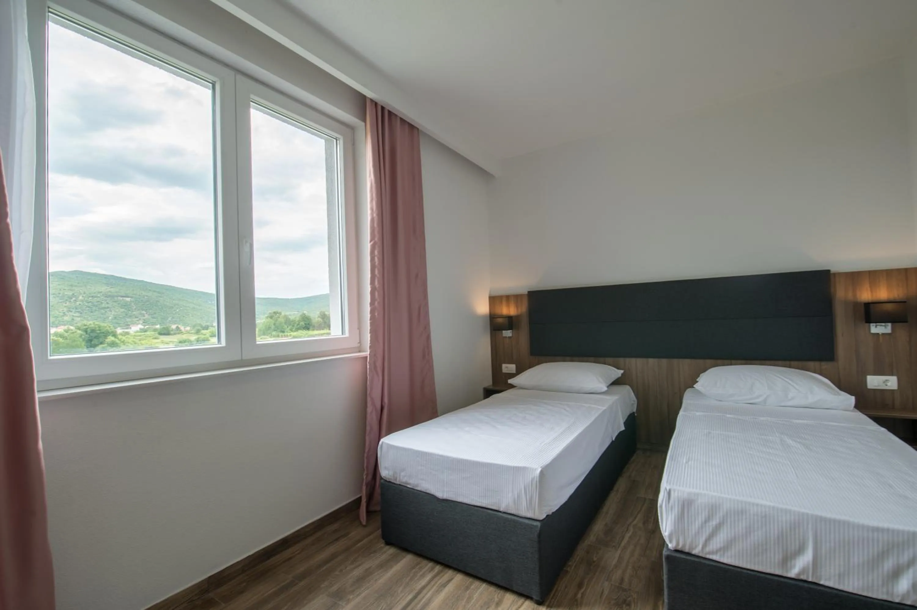 Hotel Tau