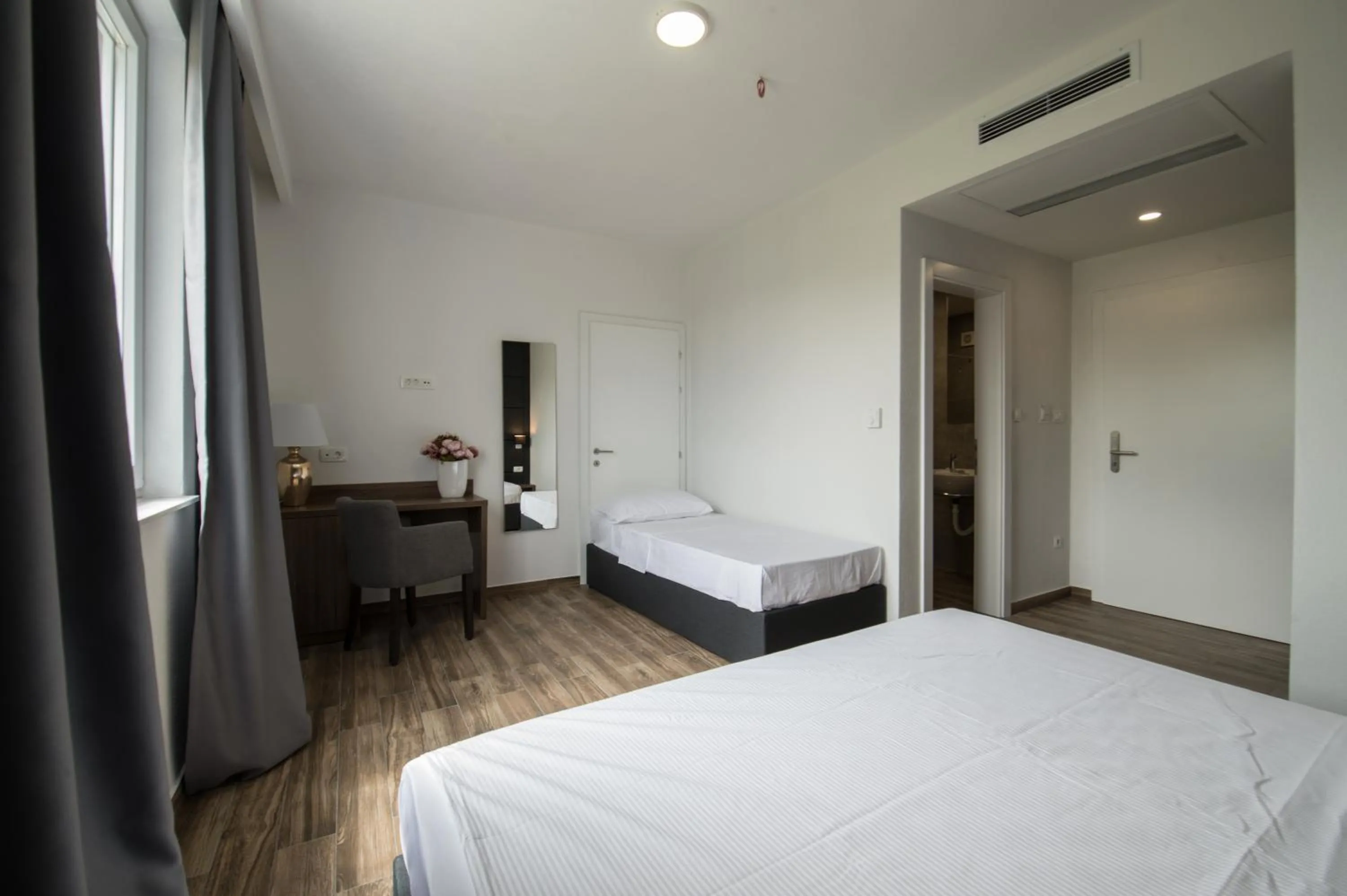Hotel Tau
