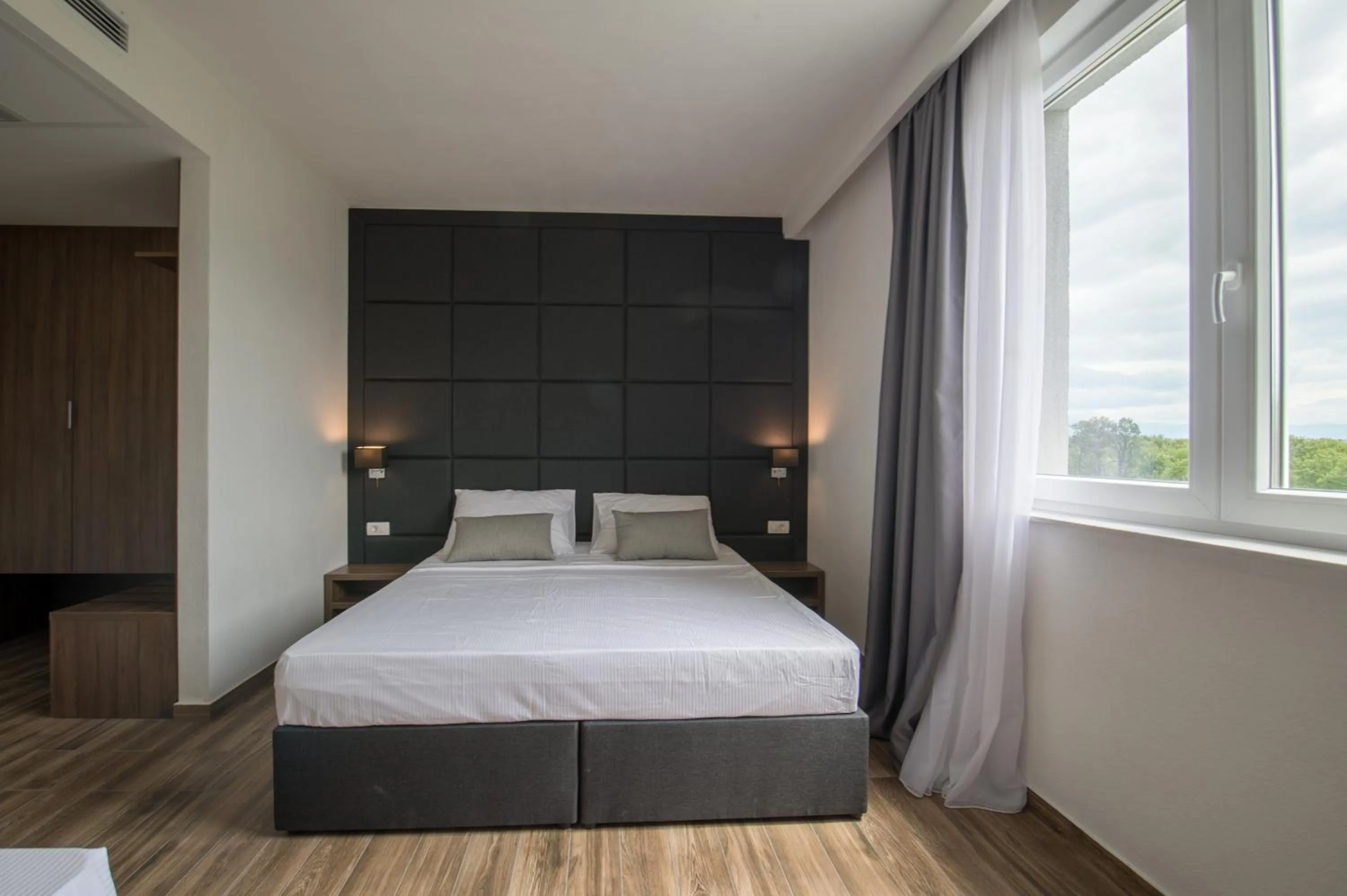 Hotel Tau