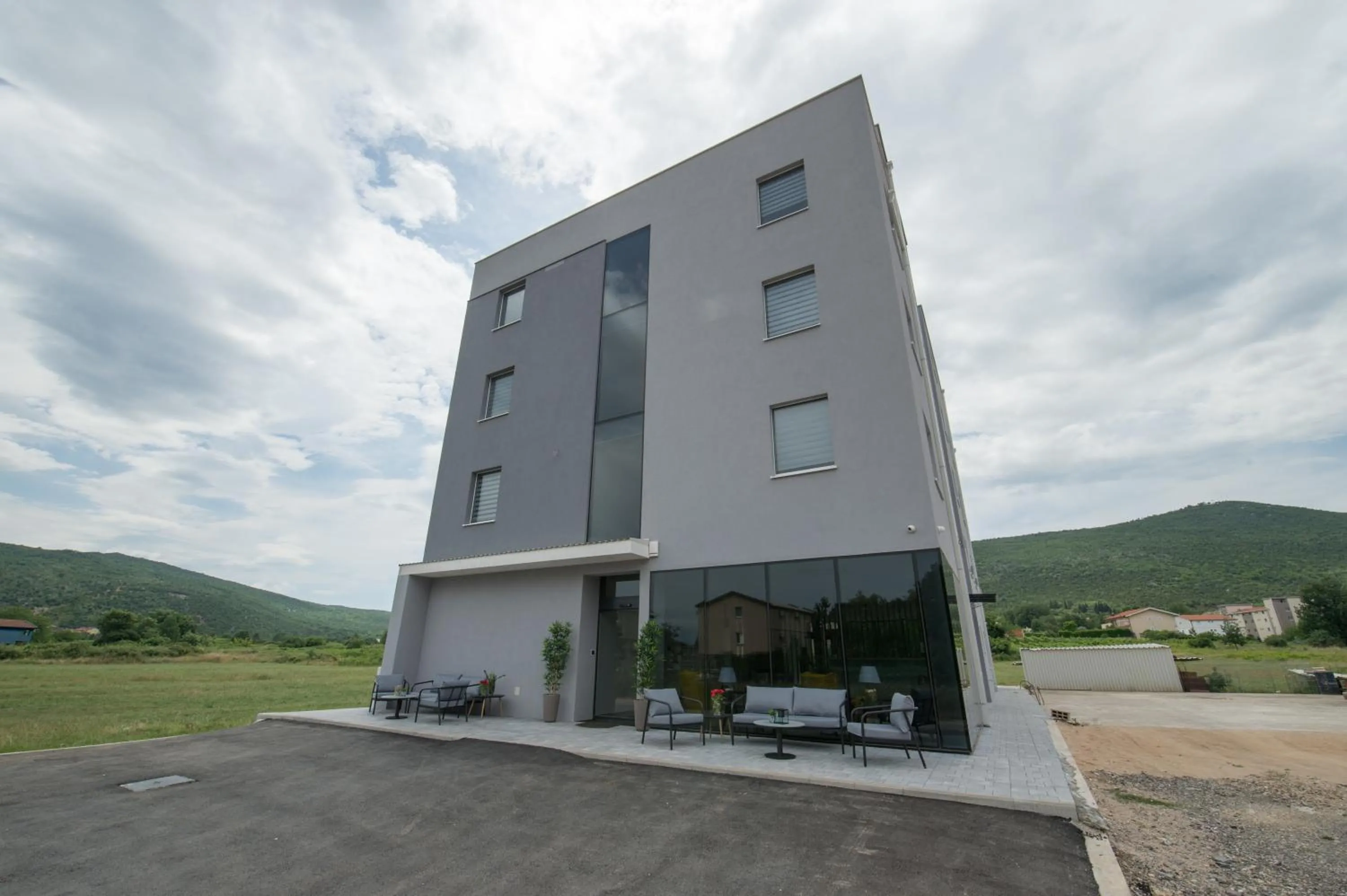 Hotel Tau