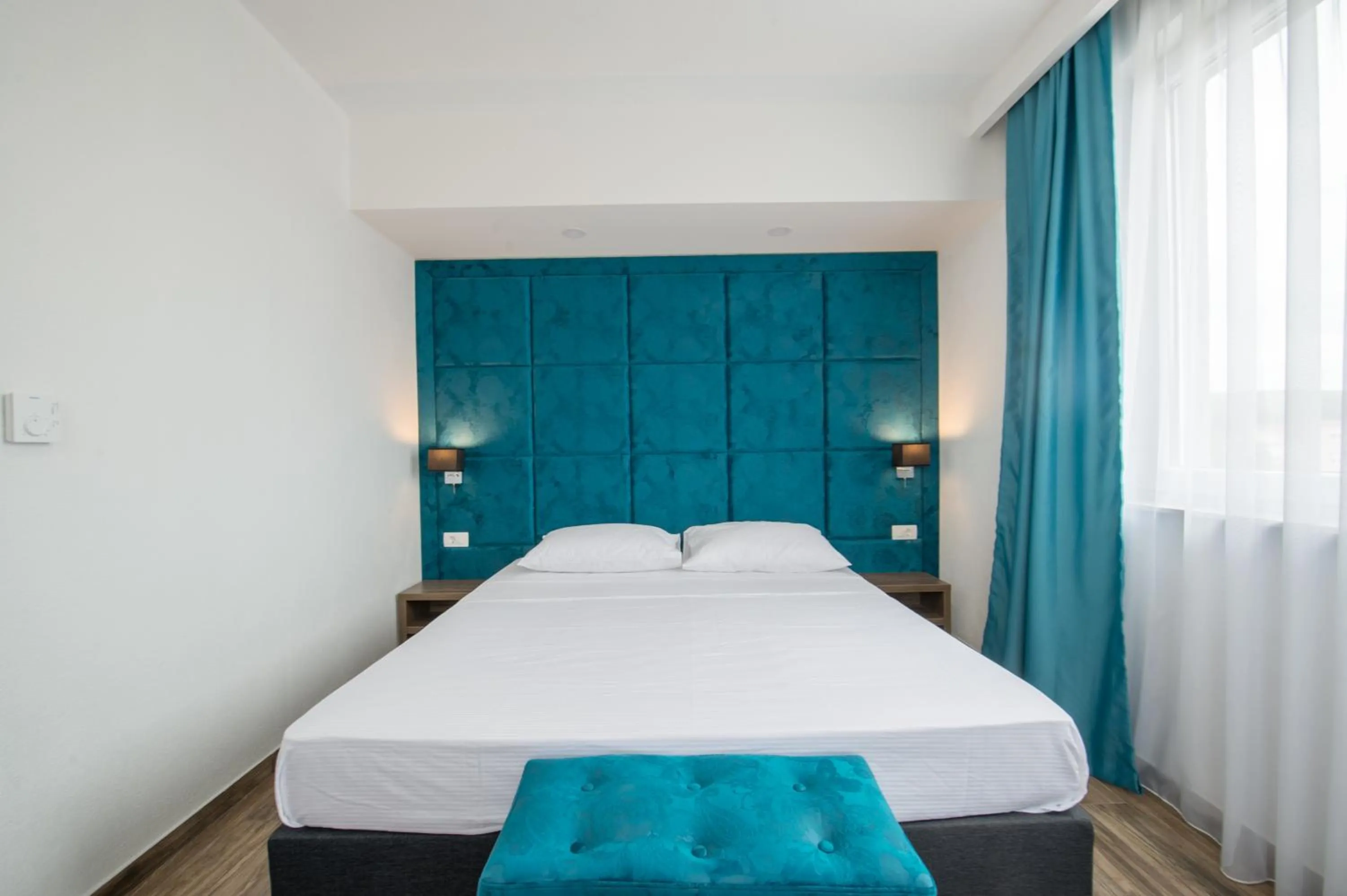 Hotel Tau