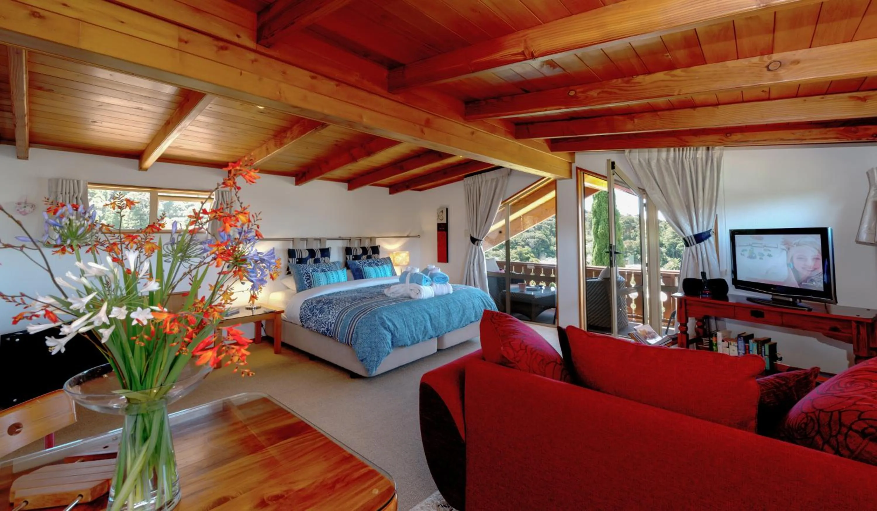 Photo of the whole room, Bed in Chalet Romantica