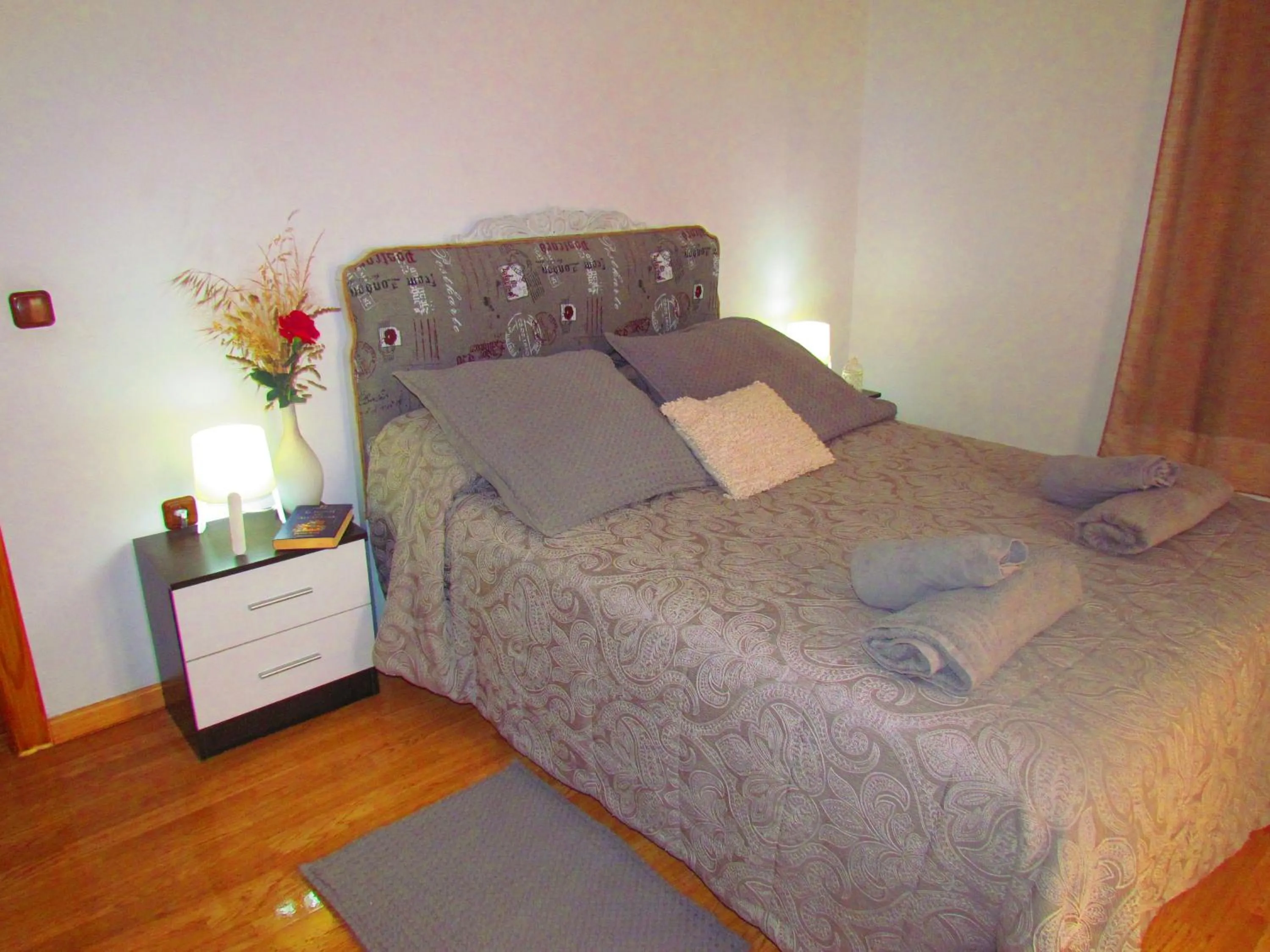 Decorative detail, Bed in Apartamentos Casas Rurales "Paraje San Blas" TR-BA-00166