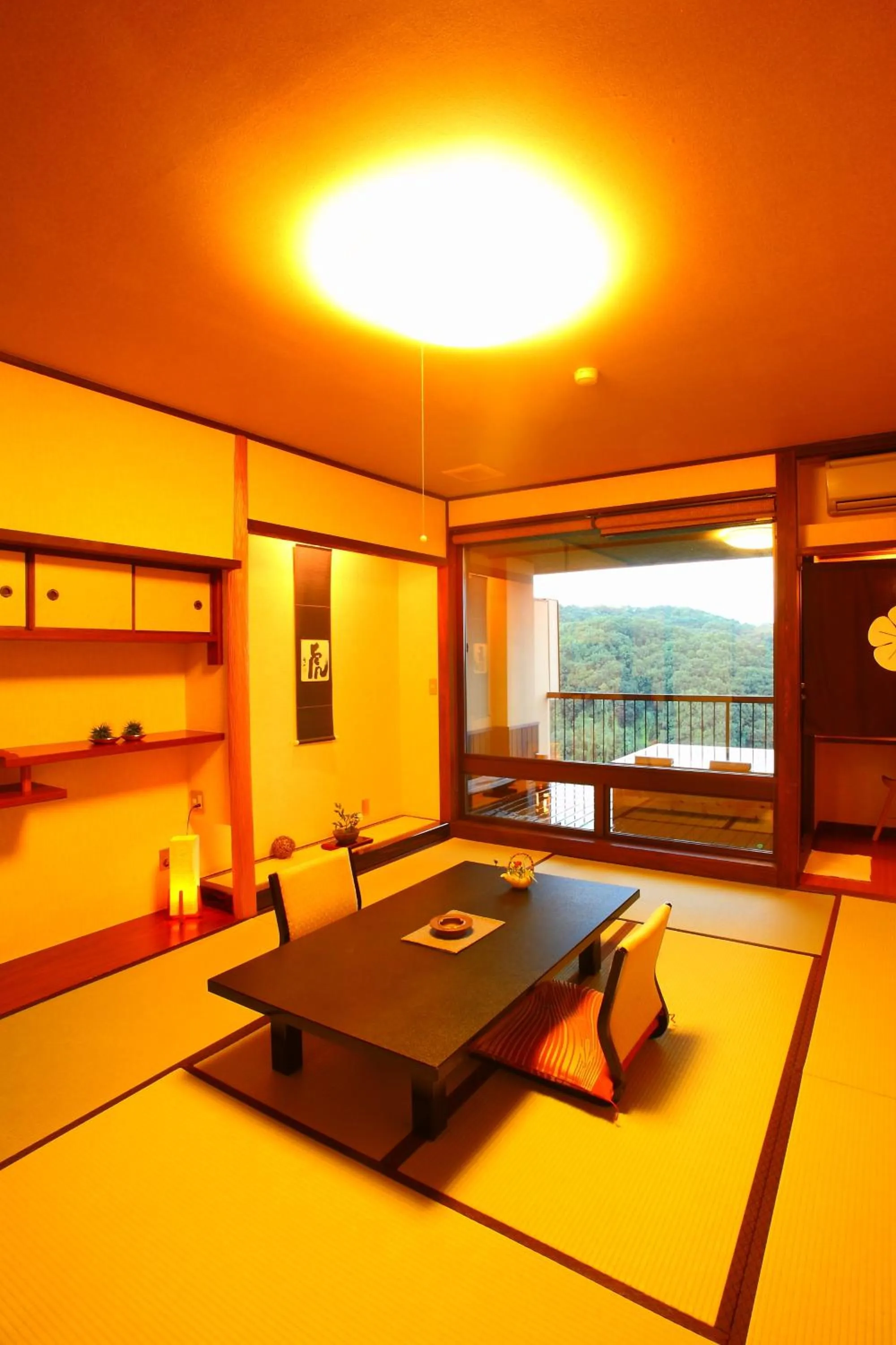 Photo of the whole room in Kakimotoya