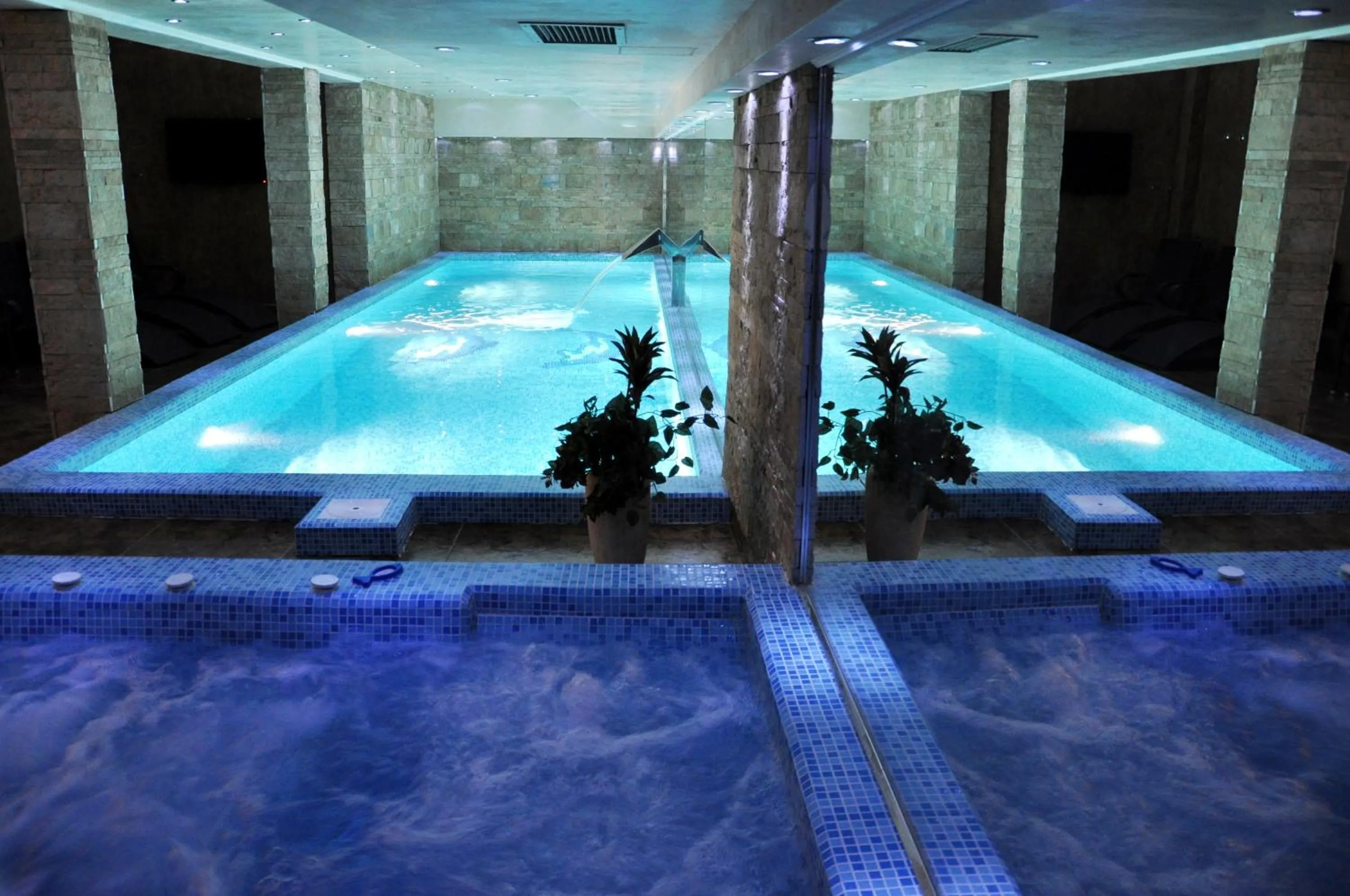Swimming pool in Premier Prezident Garni Hotel and Spa