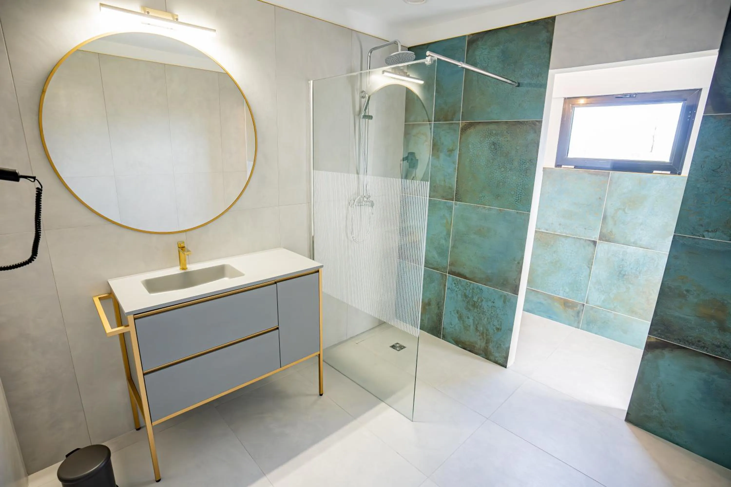 Shower in Hotel Senator