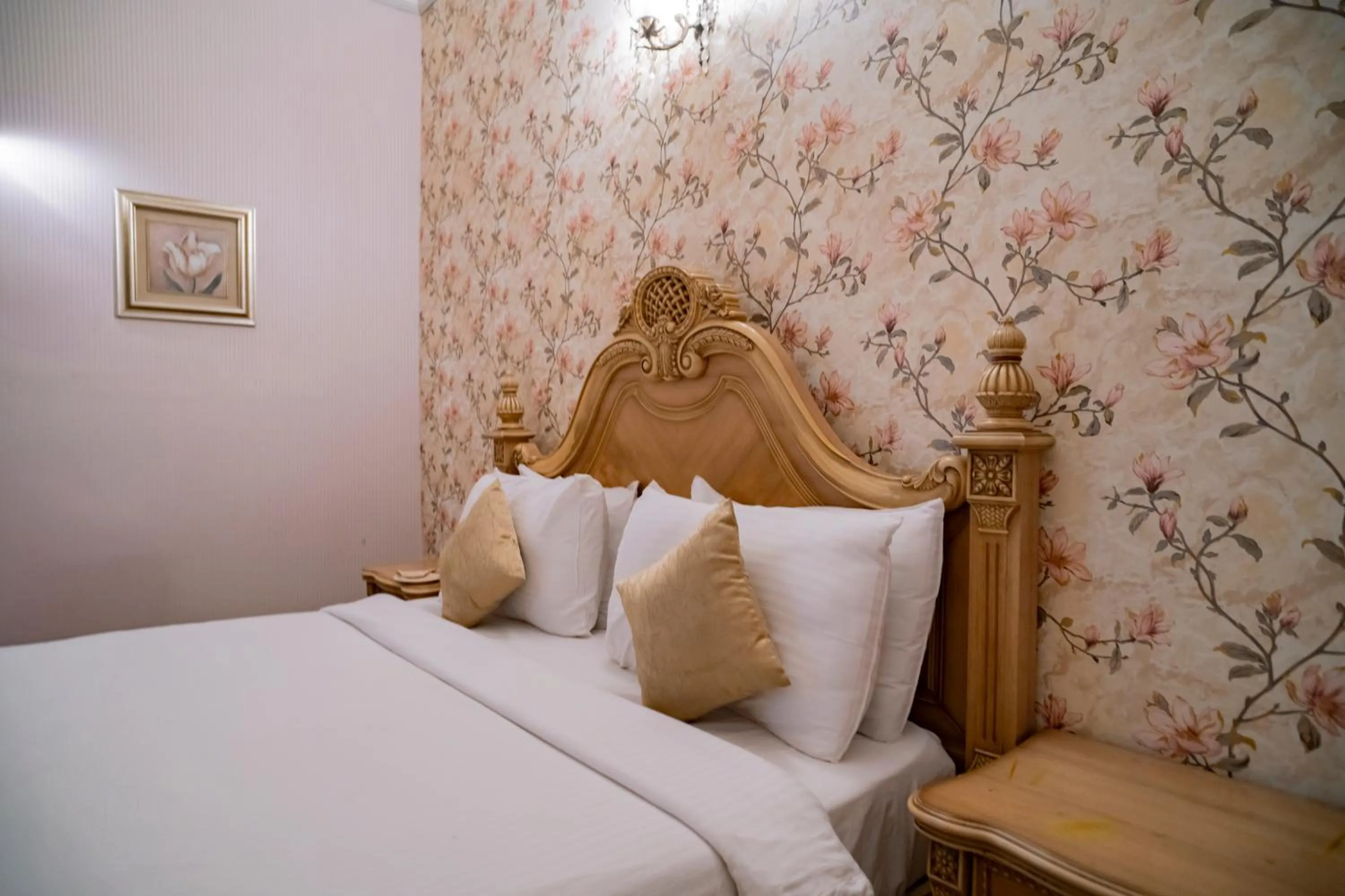 Bed in Hotel Merwara Estate- A Luxury Heritage Resort