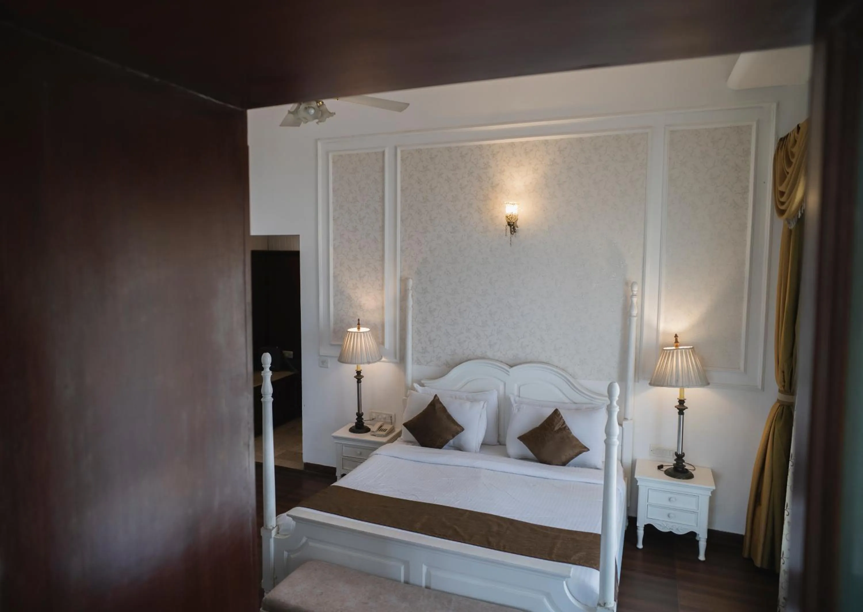Bed in Hotel Merwara Estate- A Luxury Heritage Resort