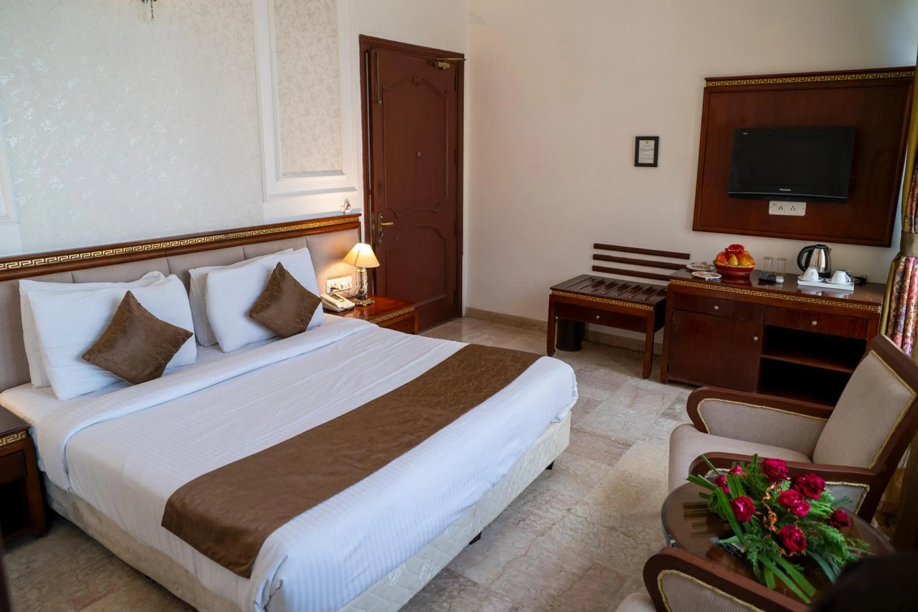 Bed in Hotel Merwara Estate- A Luxury Heritage Resort