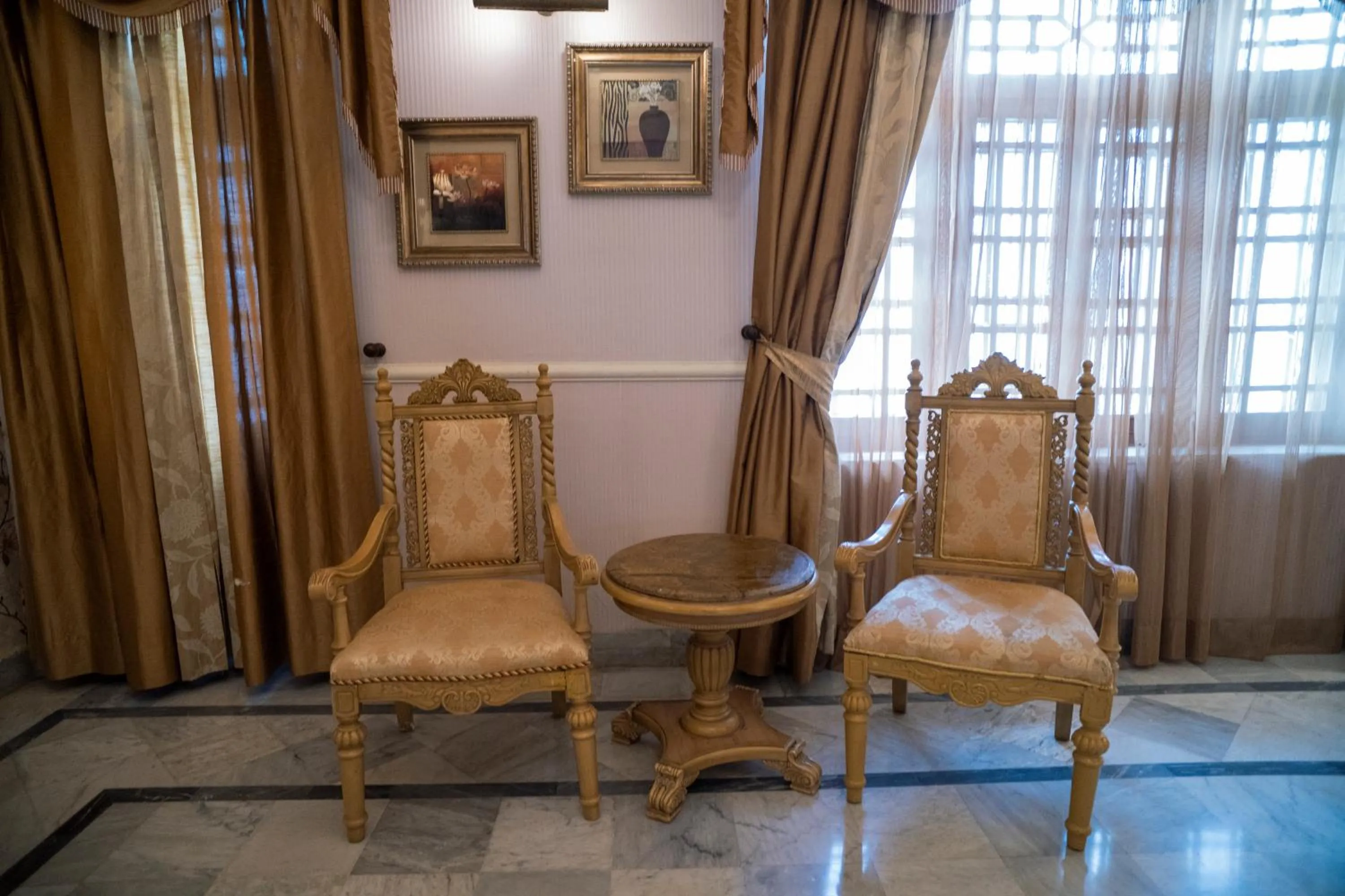 Living room in Hotel Merwara Estate- A Luxury Heritage Resort