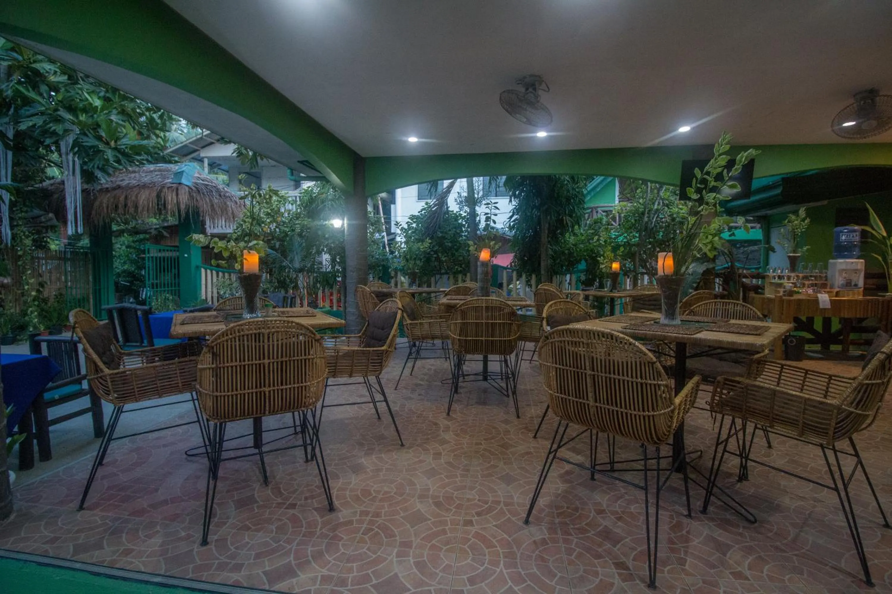 Restaurant/places to eat in Moonlight Resort