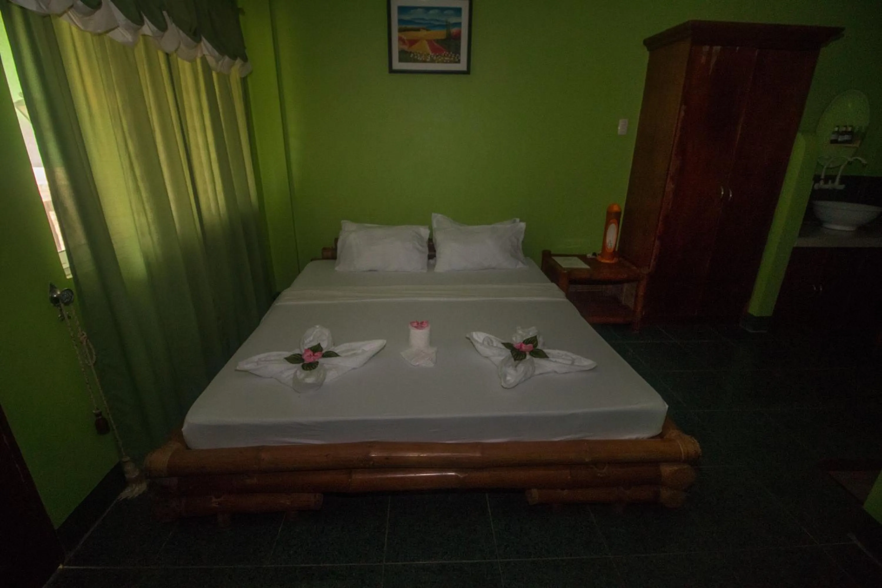 Photo of the whole room, Bed in Moonlight Resort