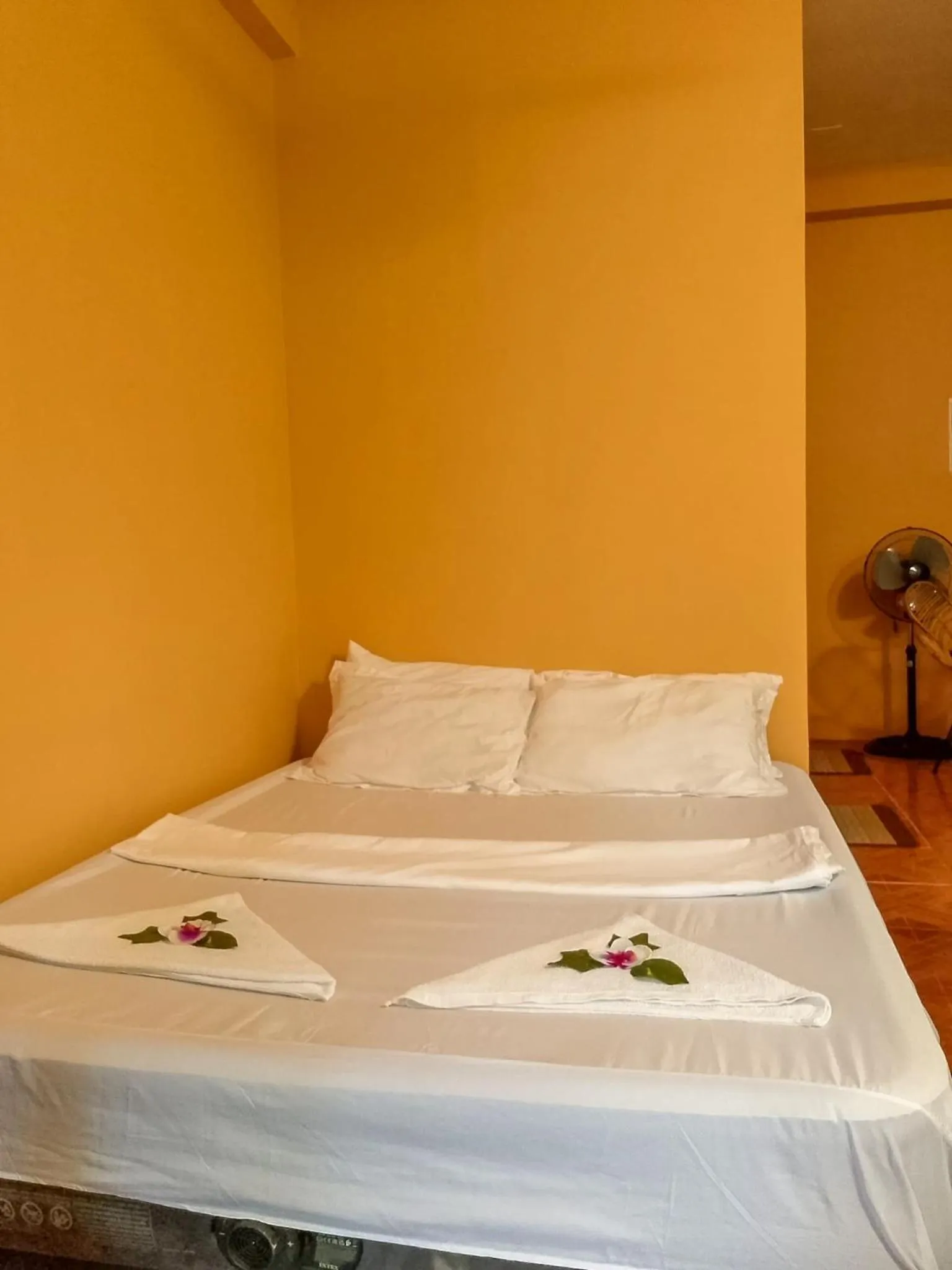 Photo of the whole room, Bed in Moonlight Resort