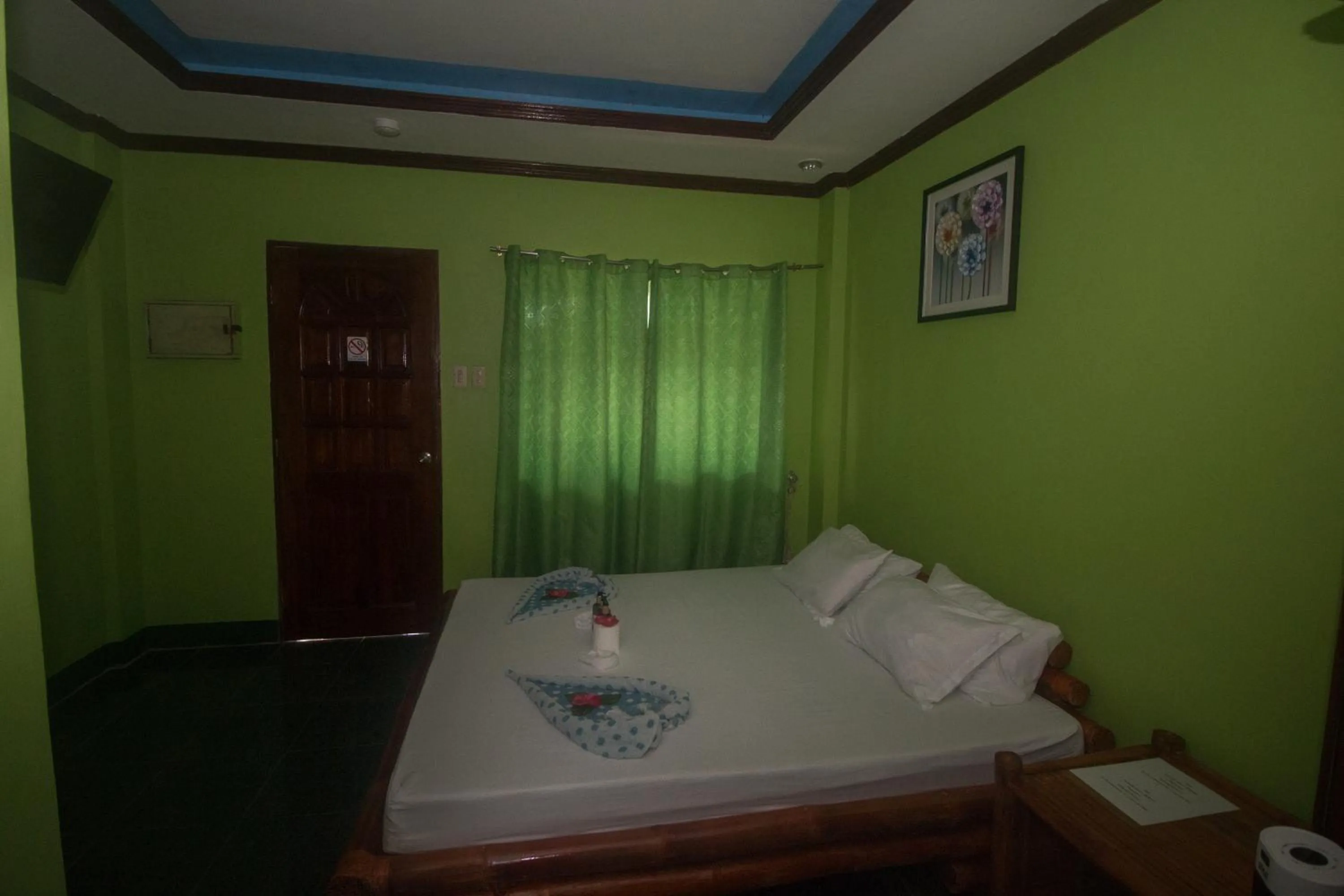 Photo of the whole room, Bed in Moonlight Resort