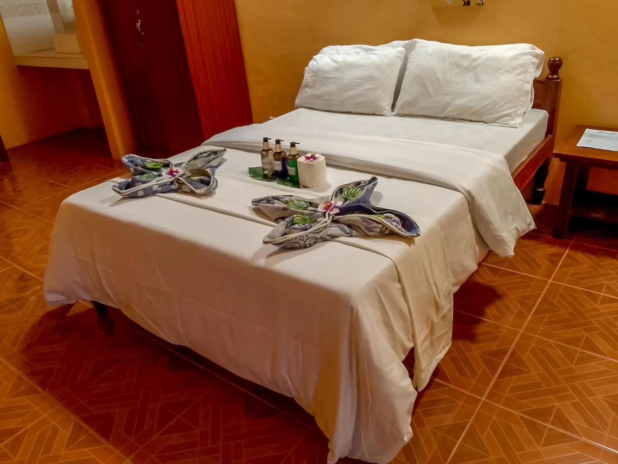 Photo of the whole room, Bed in Moonlight Resort