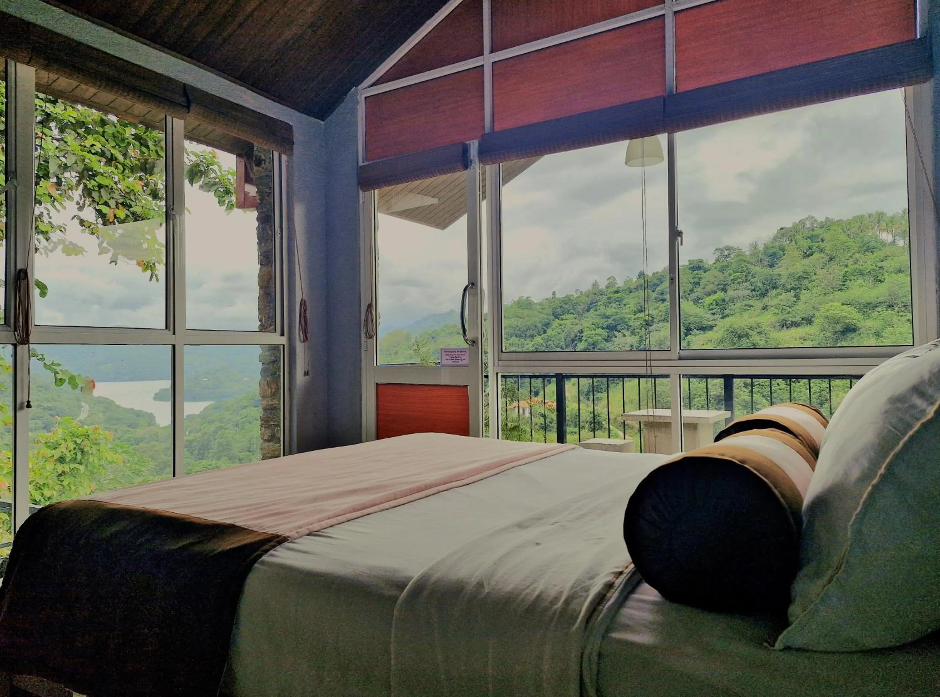 Bed in Kandy Victoria Eco Resort