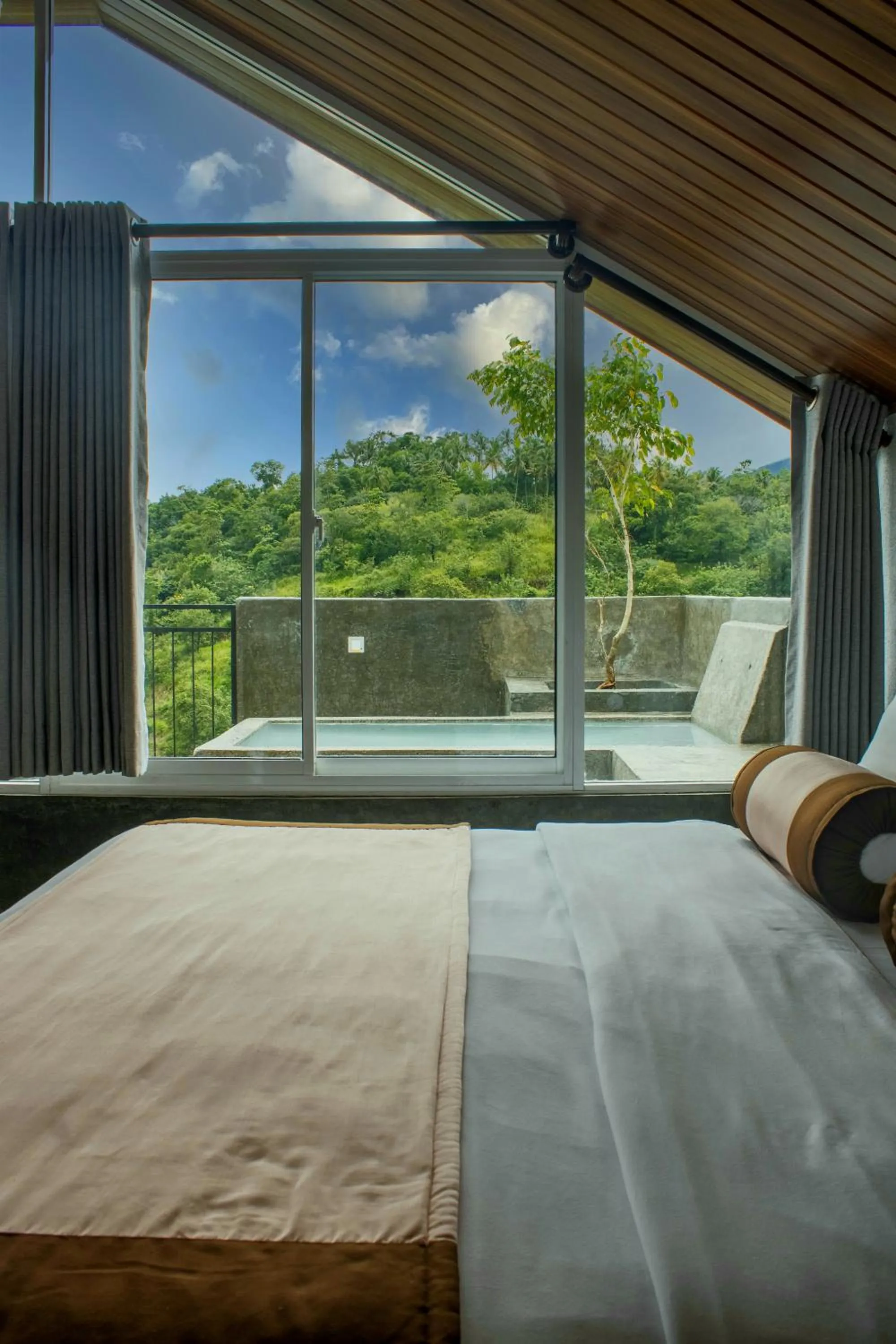 Bed in Kandy Victoria Eco Resort