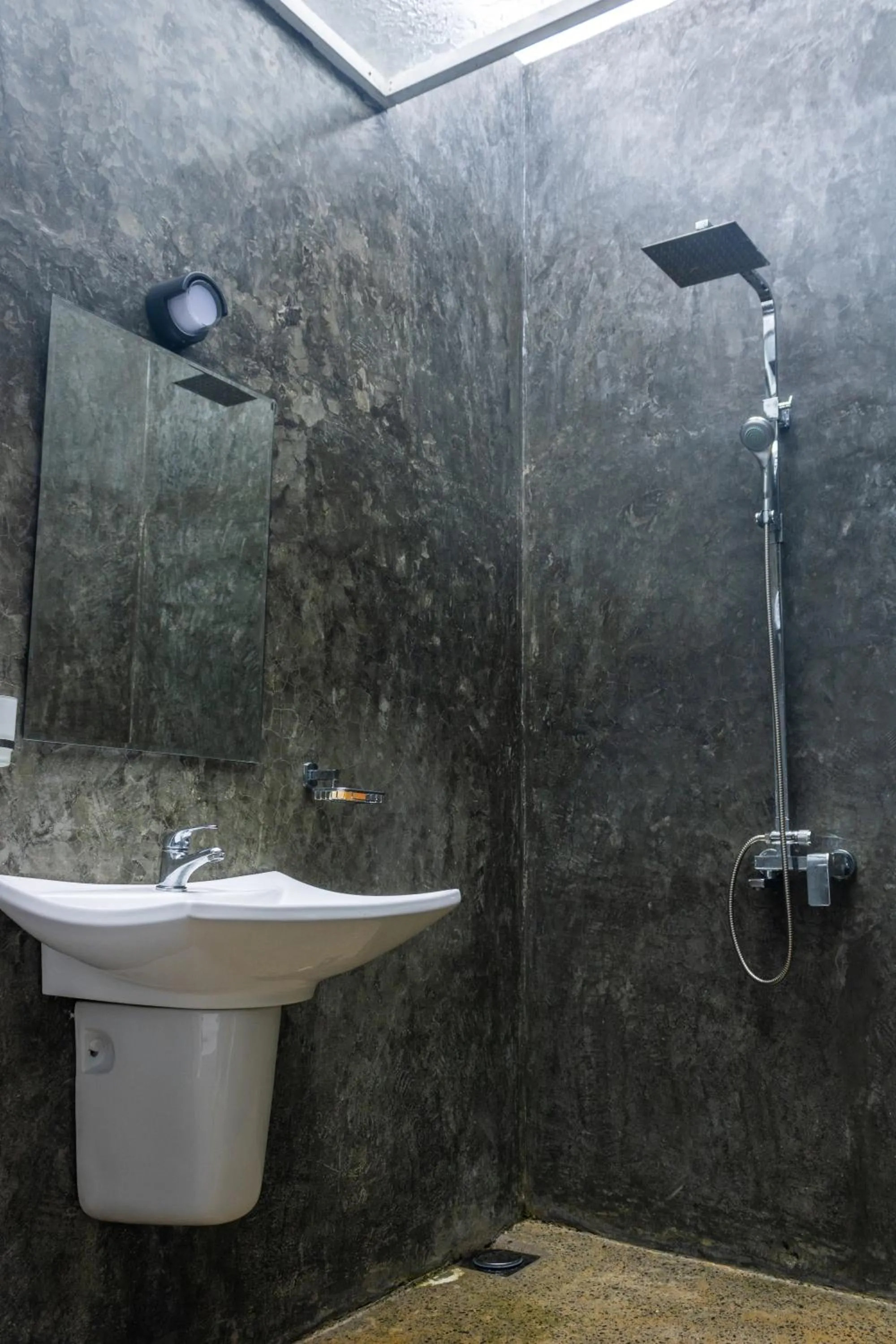 Shower in Kandy Victoria Eco Resort