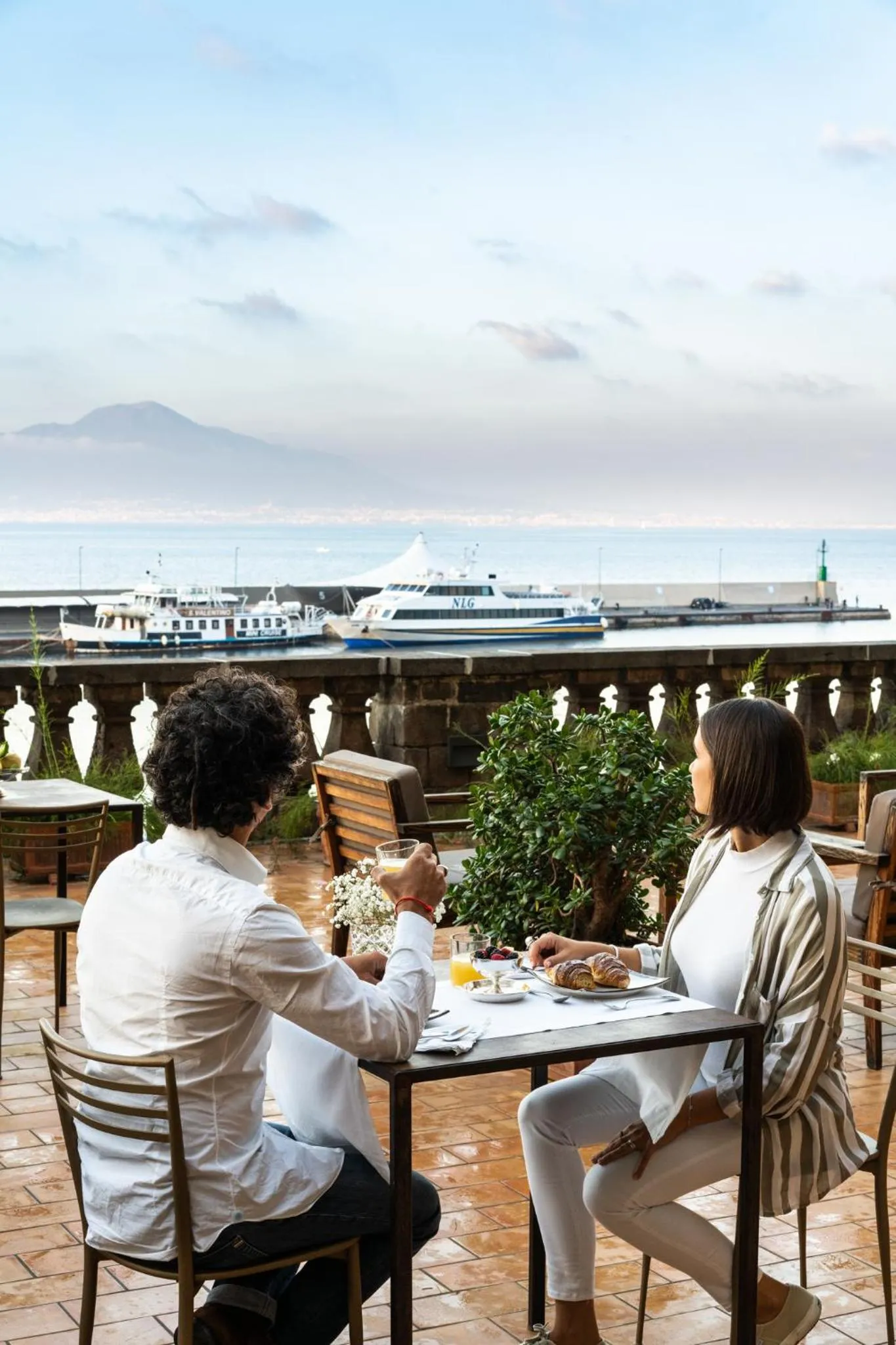 People in Marina Piccola 73