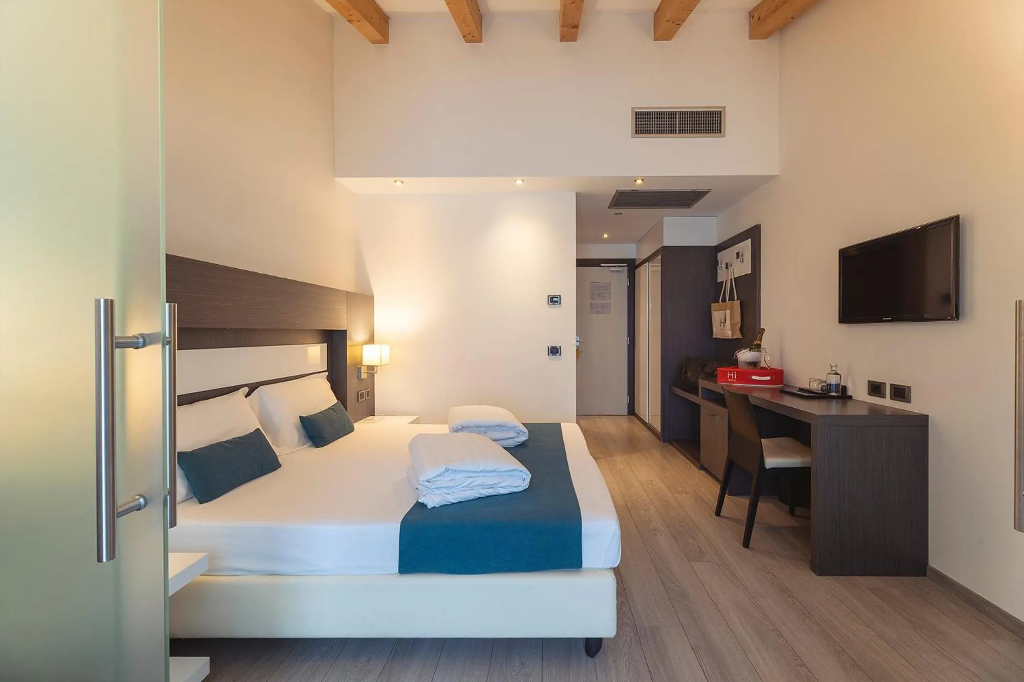 Photo of the whole room, Bed in Hi Hotels Trento - Wellness & Spa Adults Only