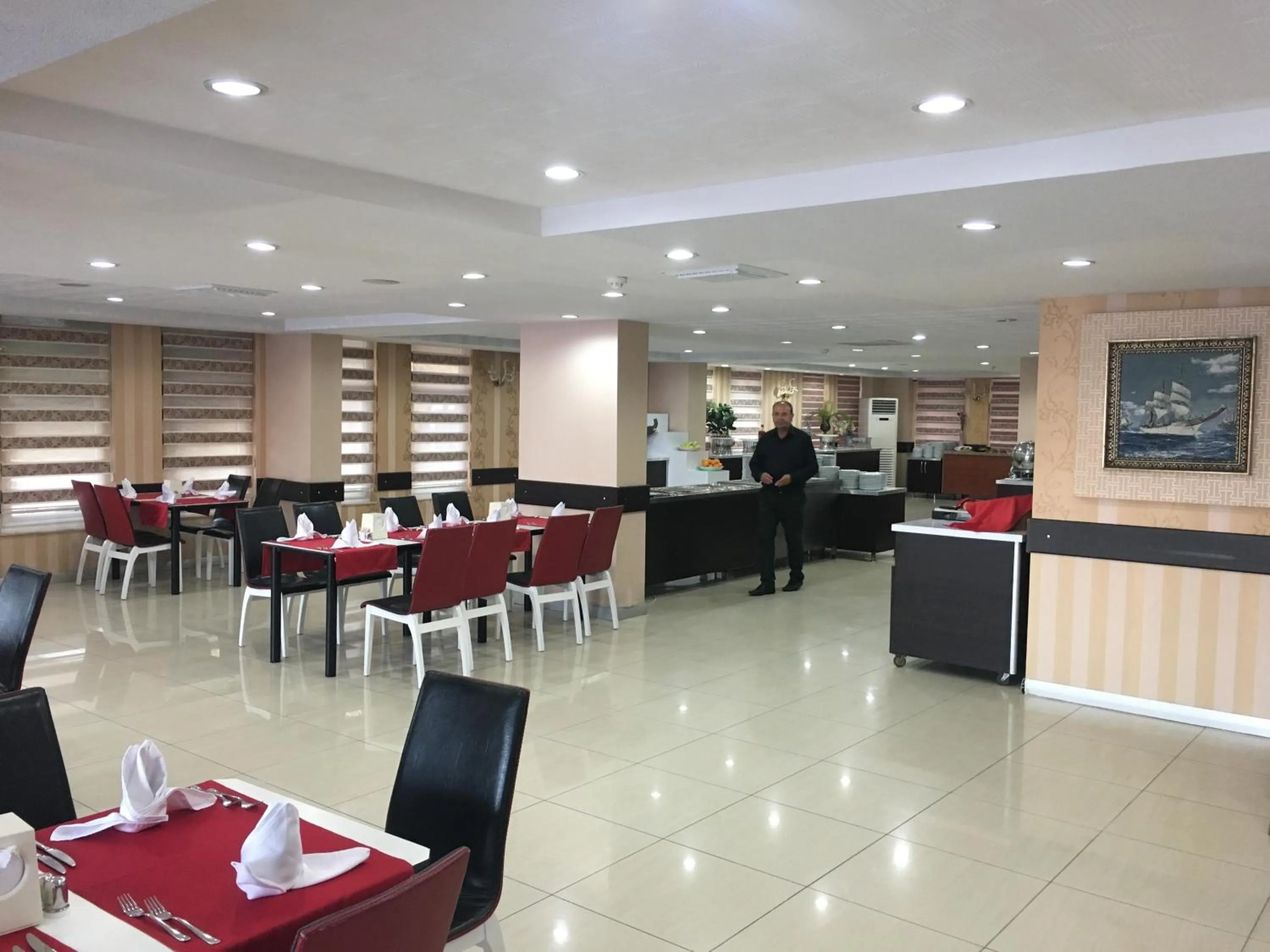 Restaurant/places to eat in Aleria Belport Beach Hotel
