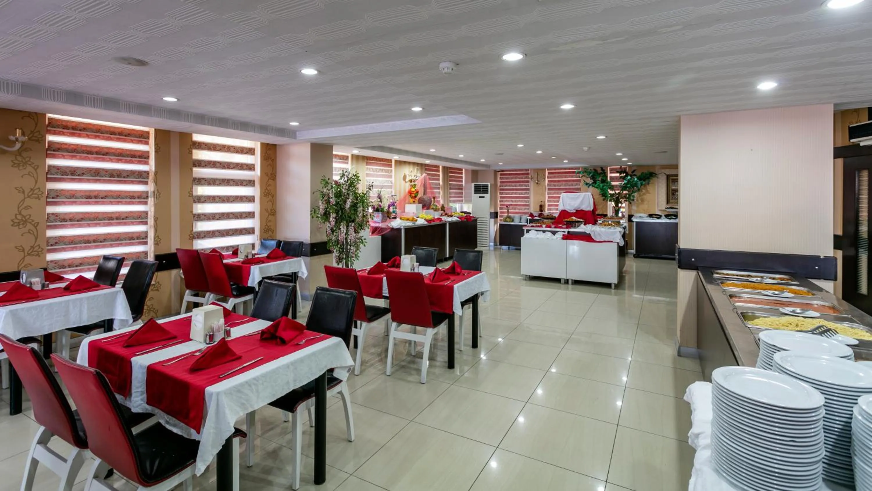 Restaurant/places to eat in Aleria Belport Beach Hotel