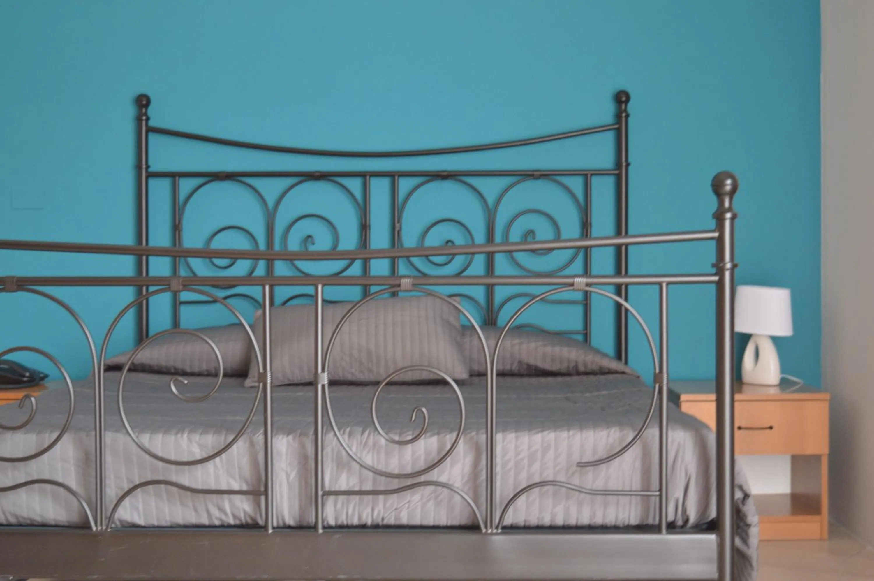 Communal lounge/ TV room, Bed in B&B Scalea Rooms