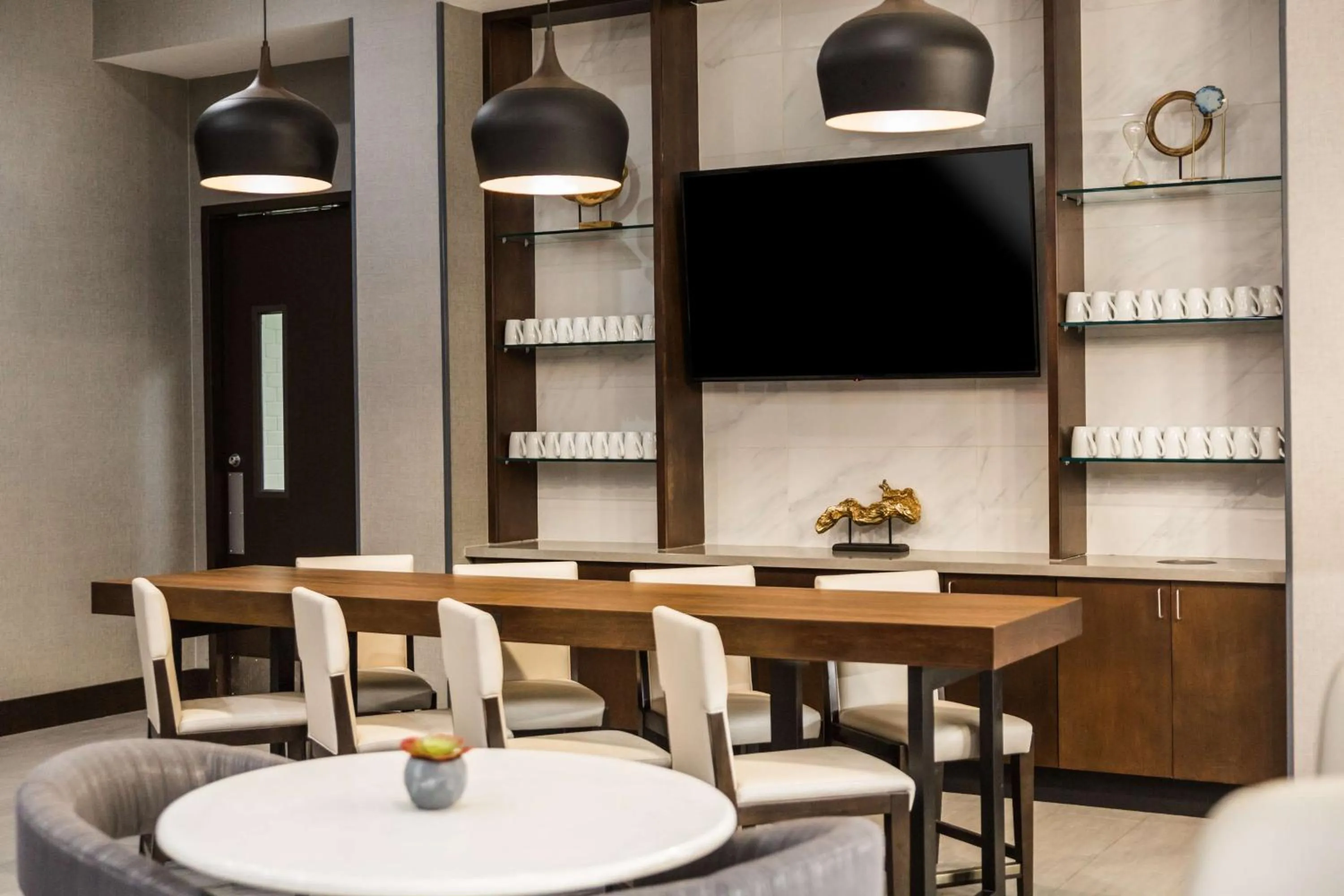 Communal lounge/ TV room in Hyatt Place Greenville Downtown