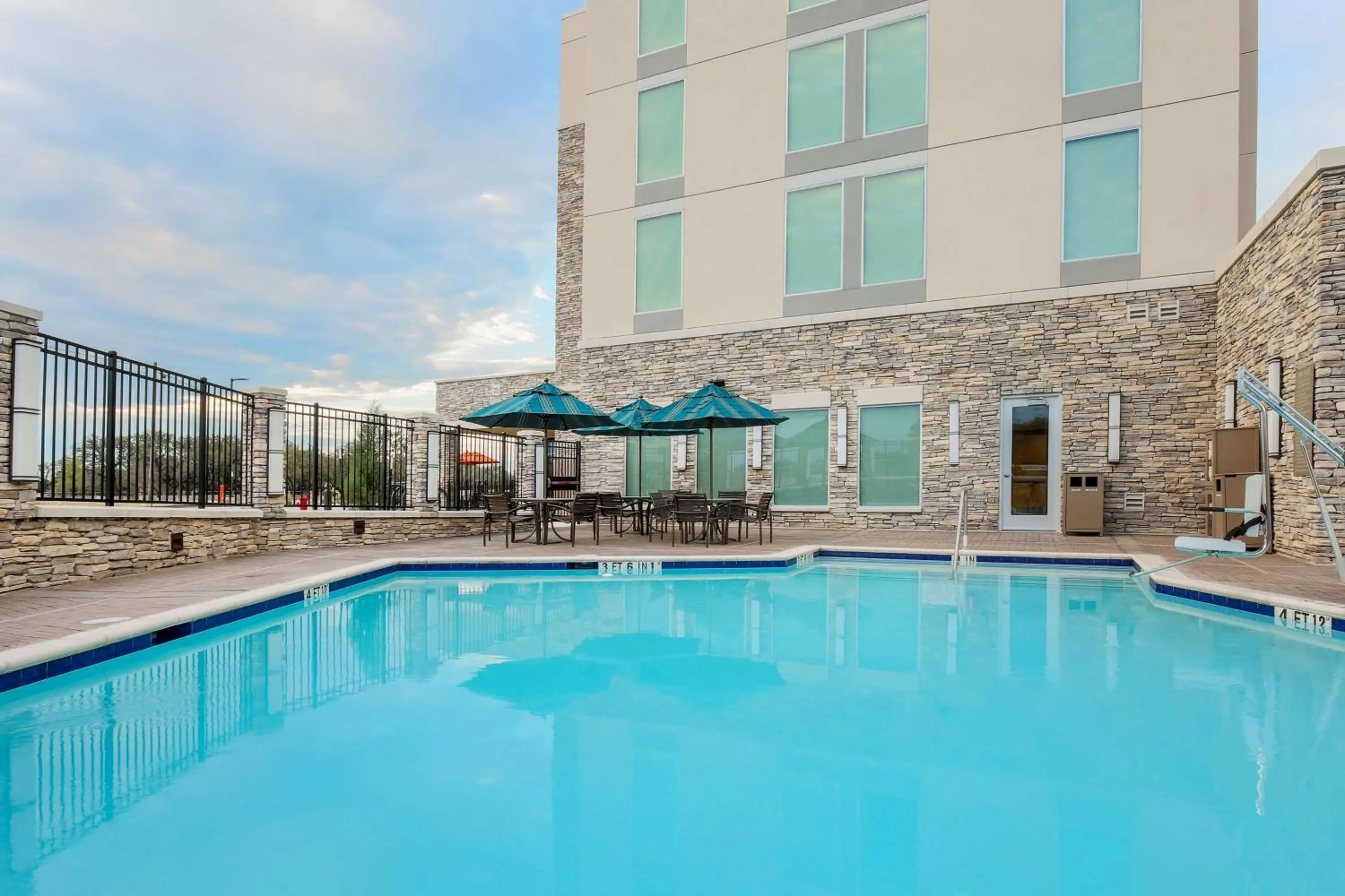 Swimming pool in Hyatt Place Austin Cedar Park
