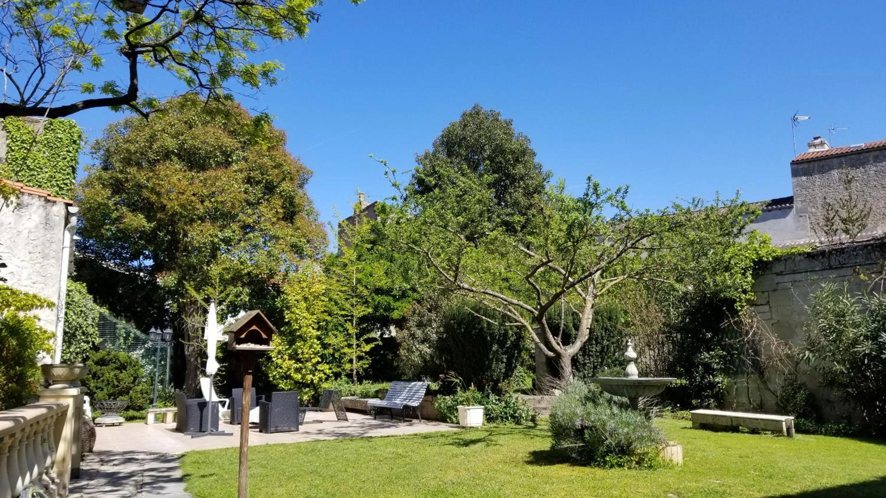 Property building in La Maison Blanche