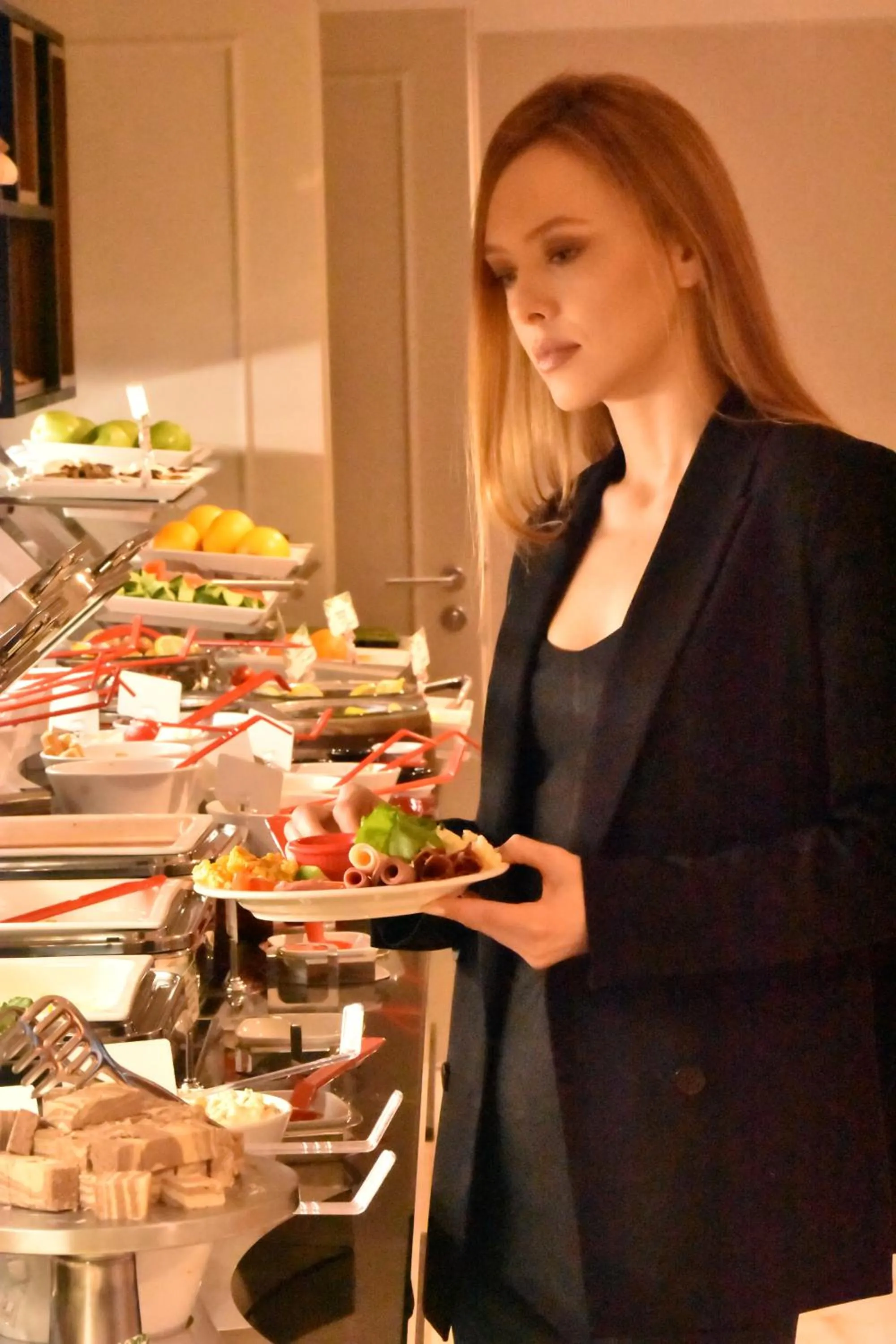 Restaurant/places to eat in Capella Otel