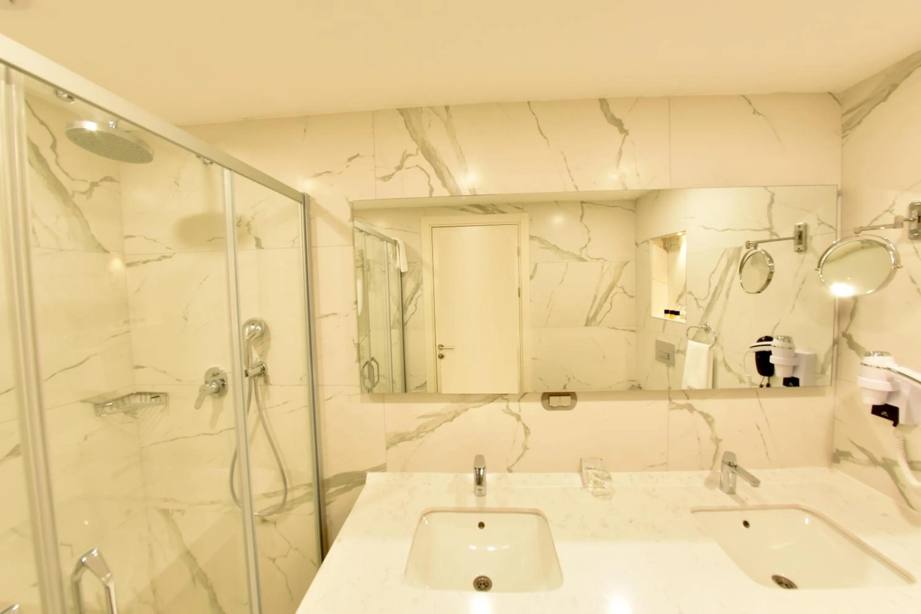 Shower in Capella Otel