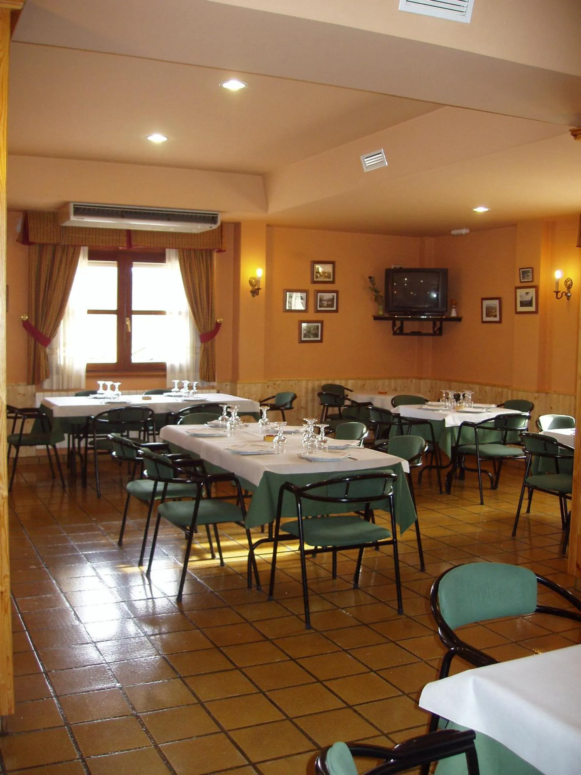 Restaurant/places to eat in Hotel Riopar Spa