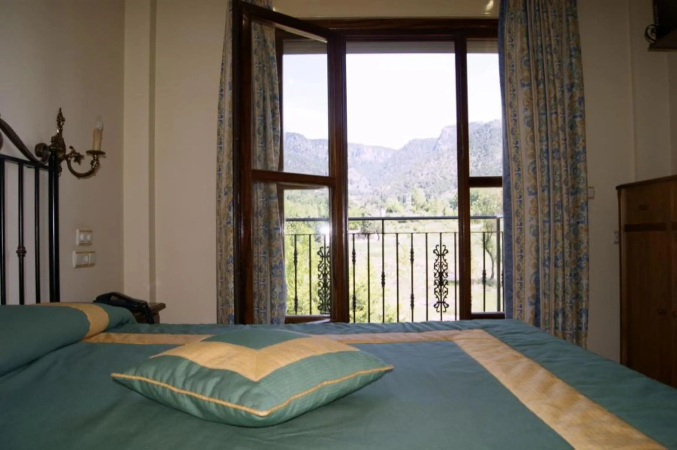 Day, Bed in Hotel Riopar Spa