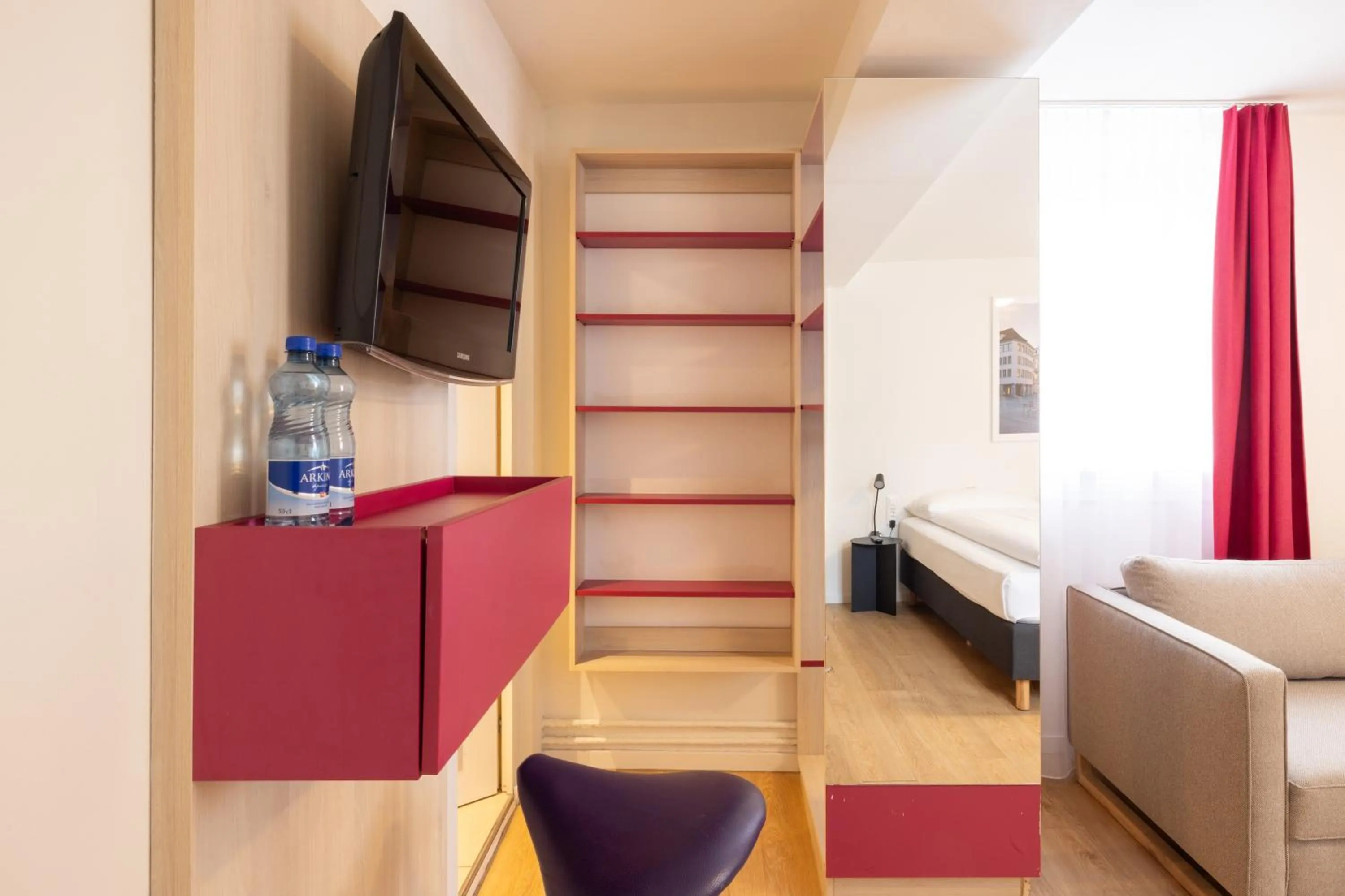 Photo of the whole room, Bed in Fred Guest House Hauptbahnhof - Self Check-in