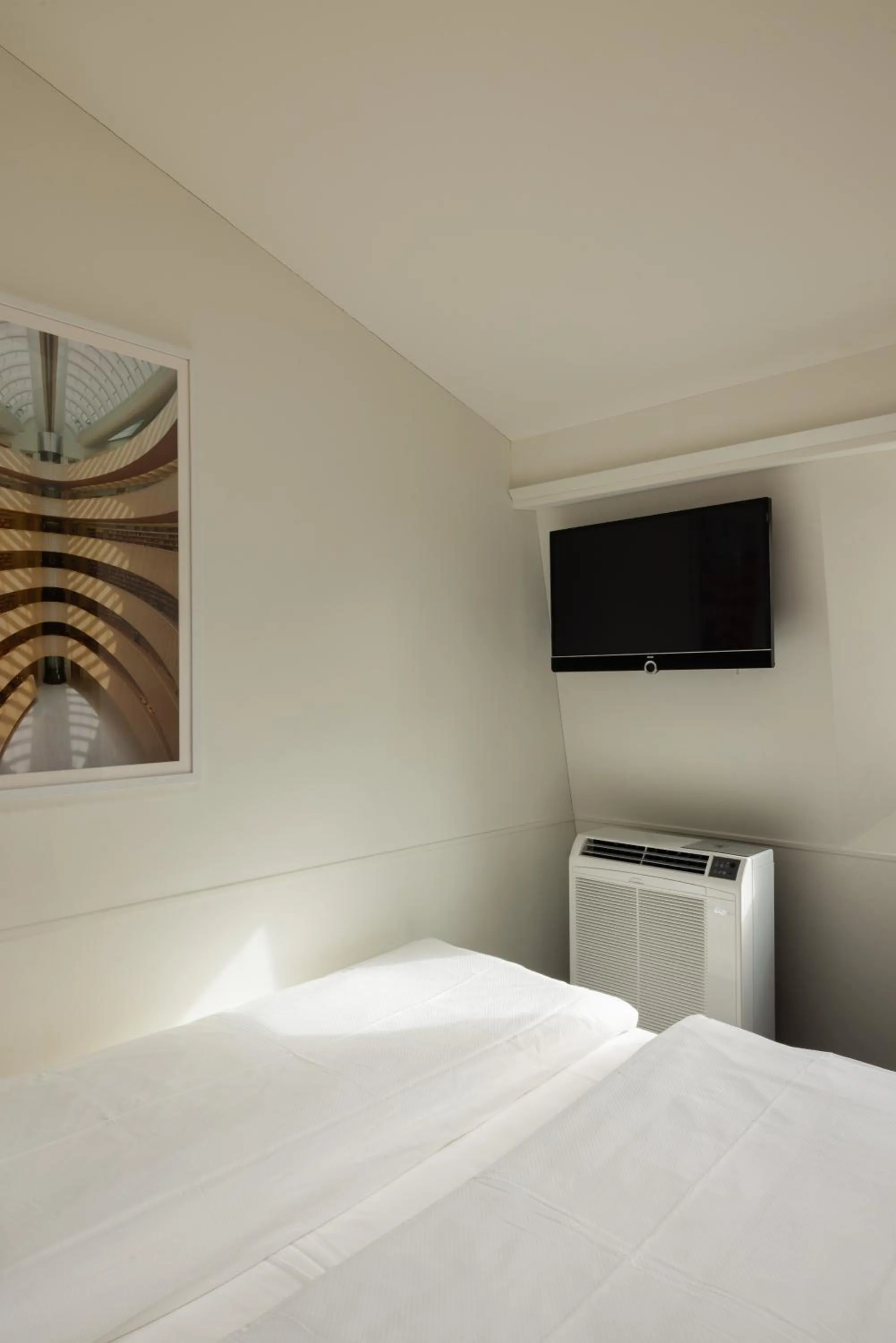 Bed in Fred Guest House Hauptbahnhof - Self Check-in