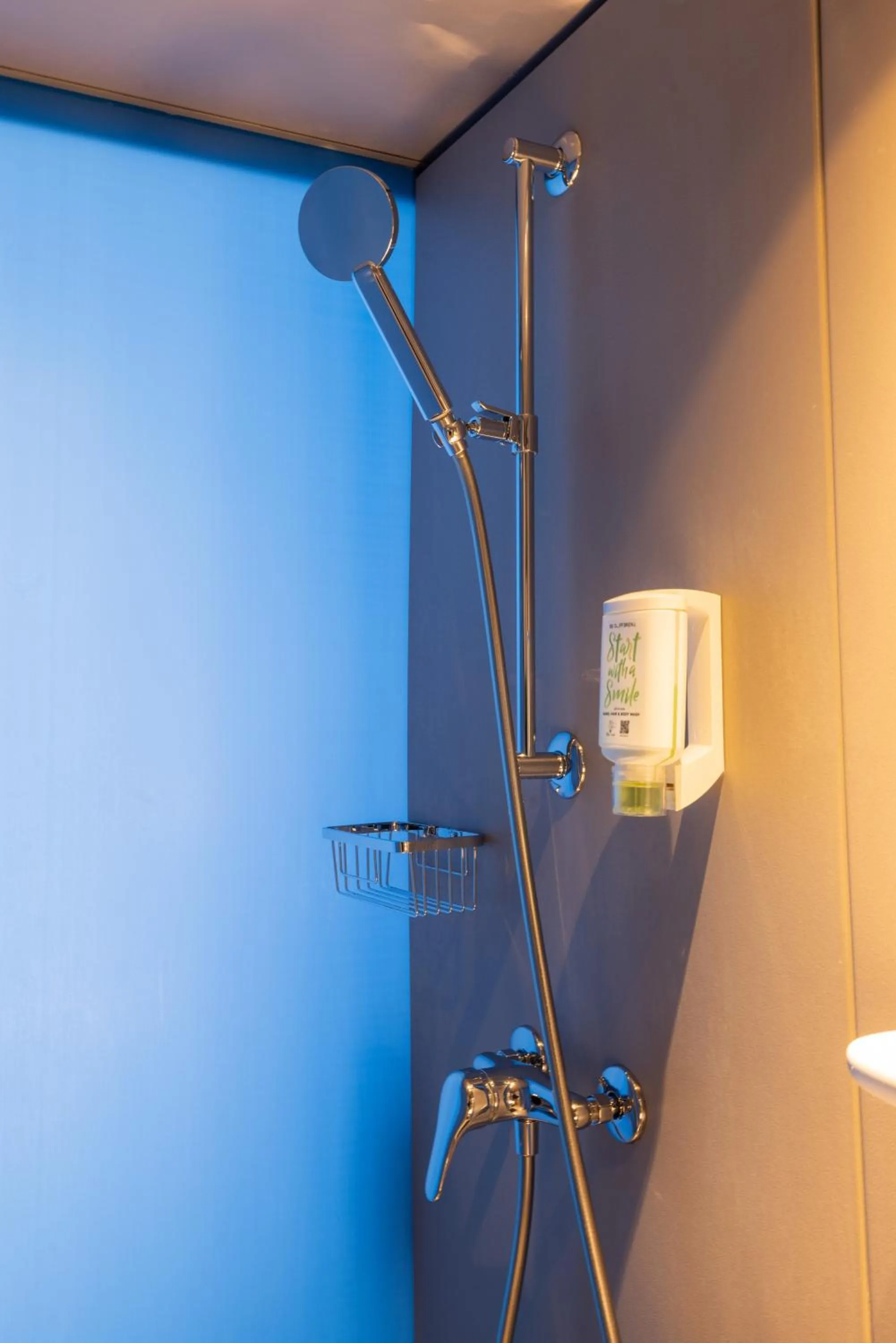 Shower in Fred Guest House Hauptbahnhof - Self Check-in