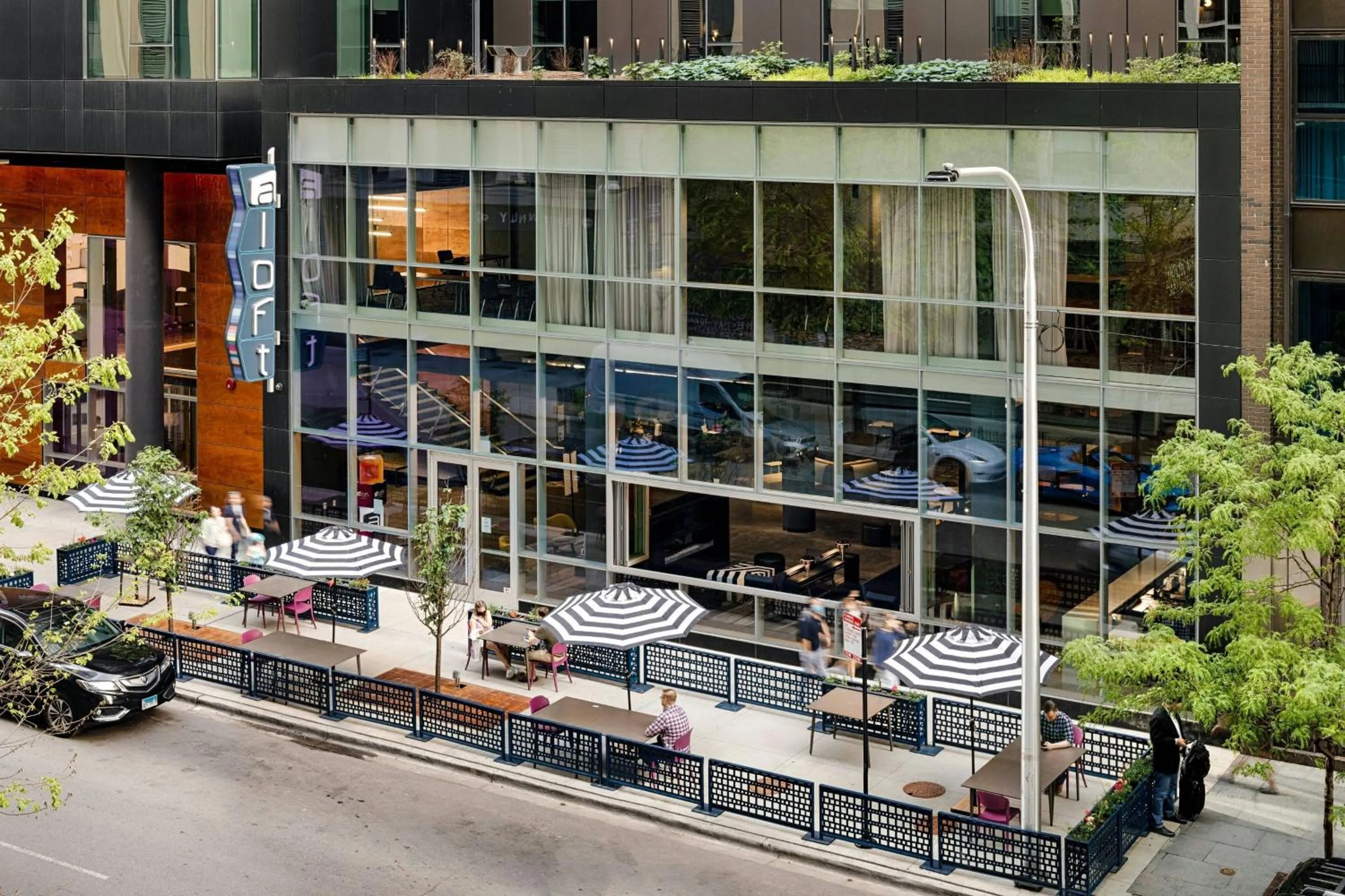 Property building in Aloft Chicago Mag Mile
