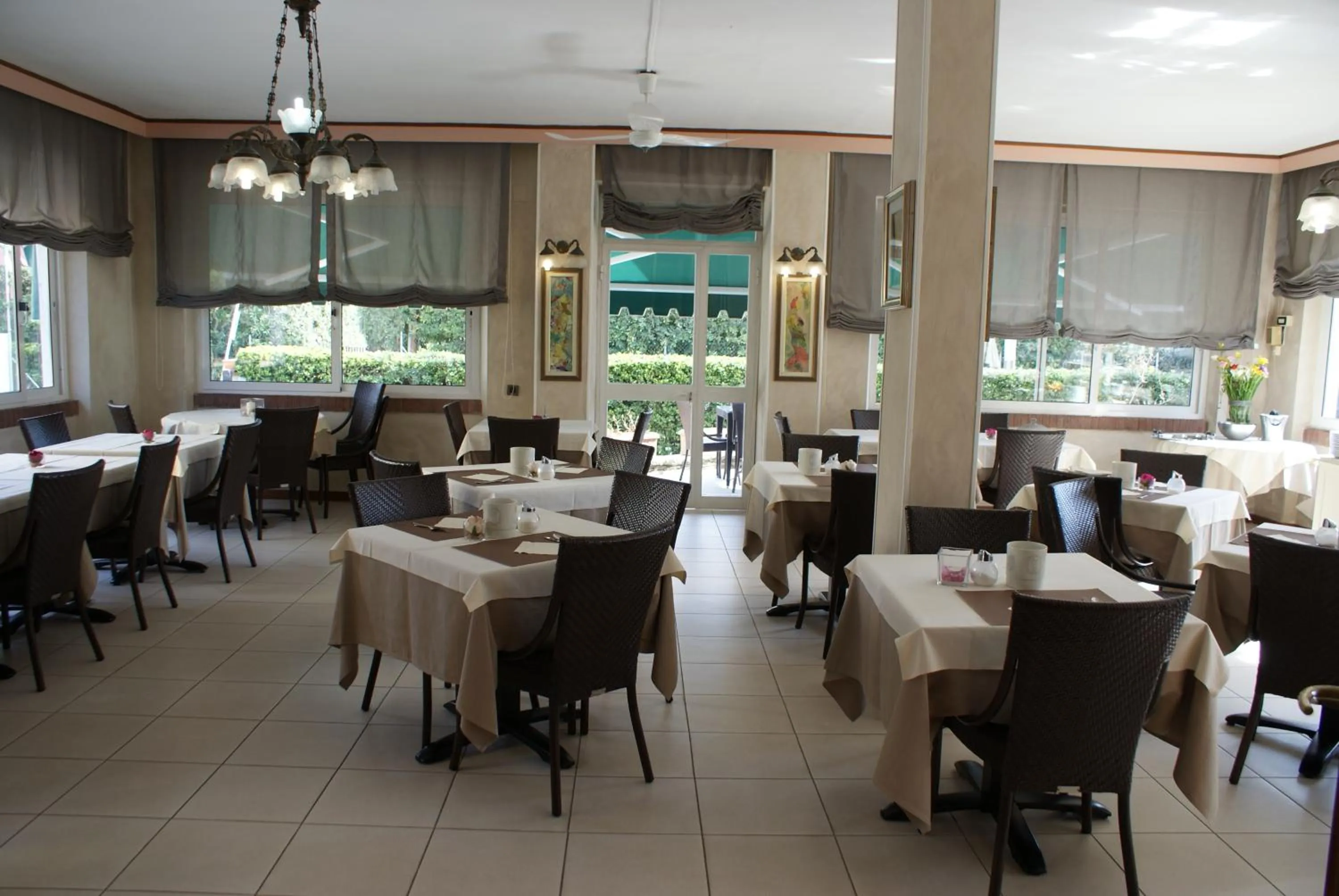 Restaurant/places to eat in Hotel Michela