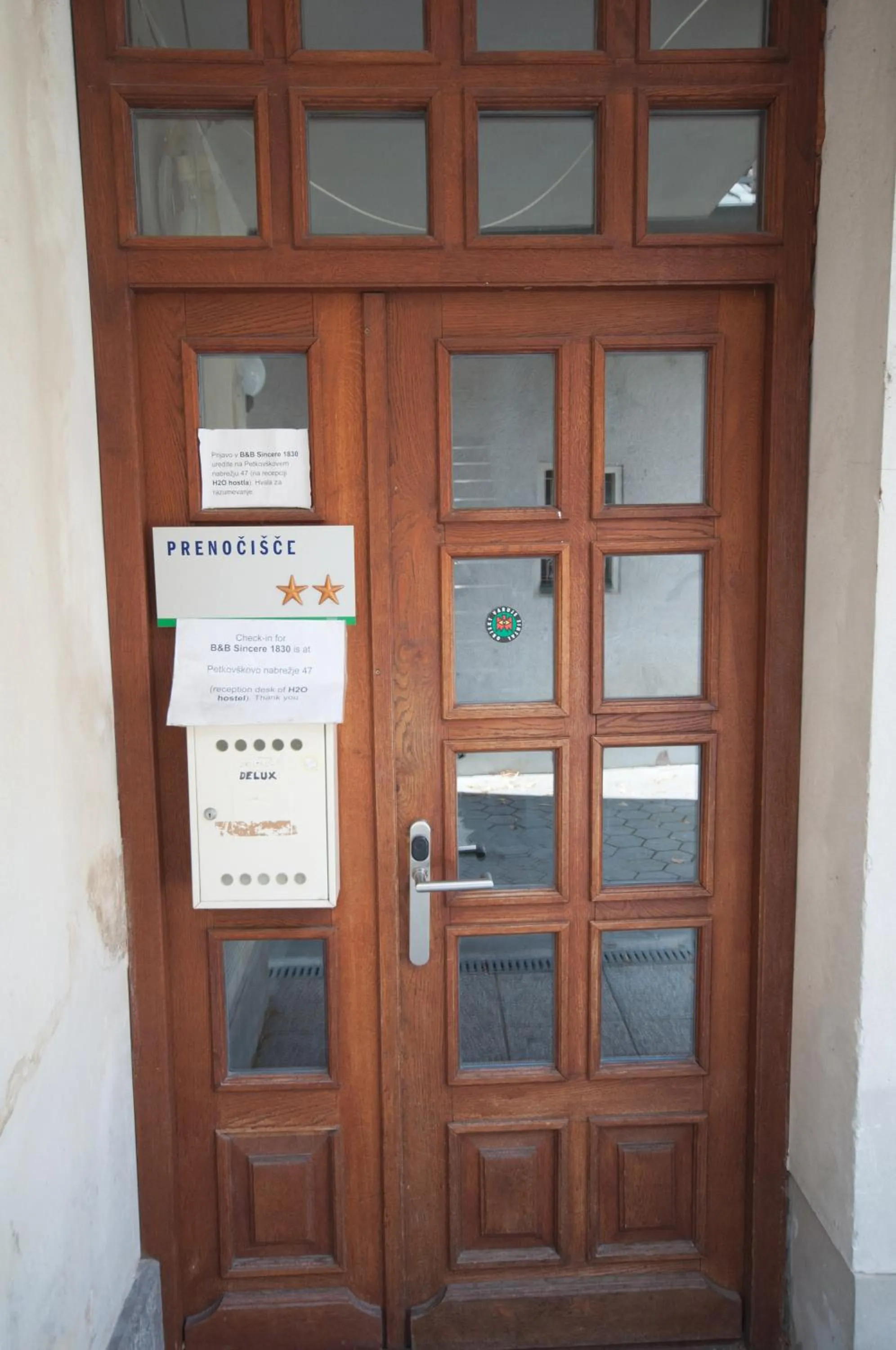 Facade/entrance in Rooms Sincere 1830