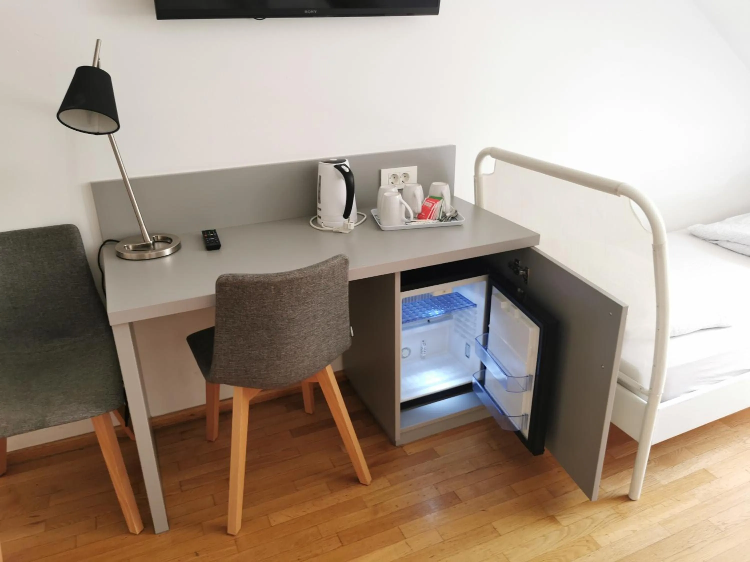 Seating area, Bed in Rooms Sincere 1830