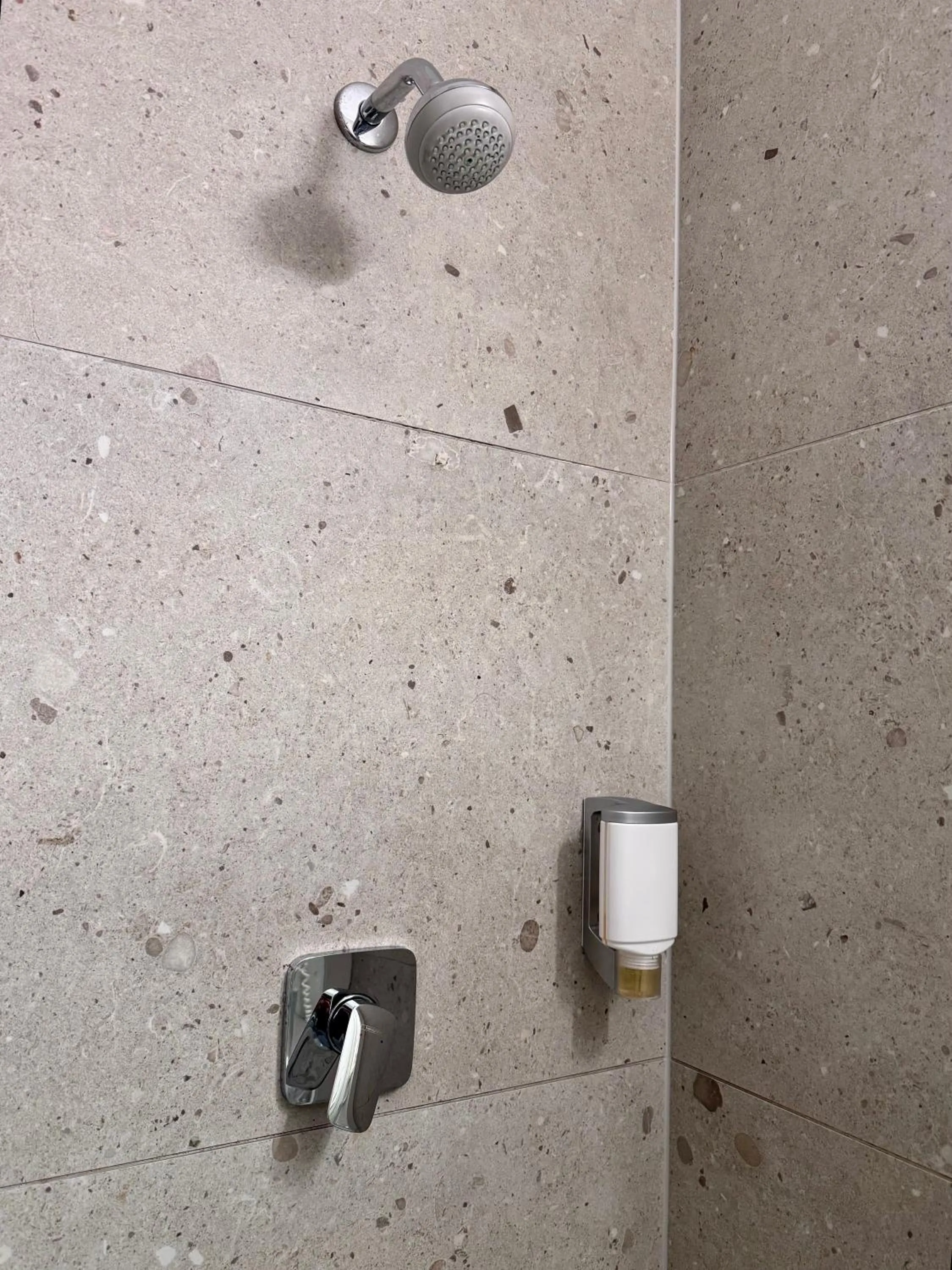 Shower in Rooms Sincere 1830