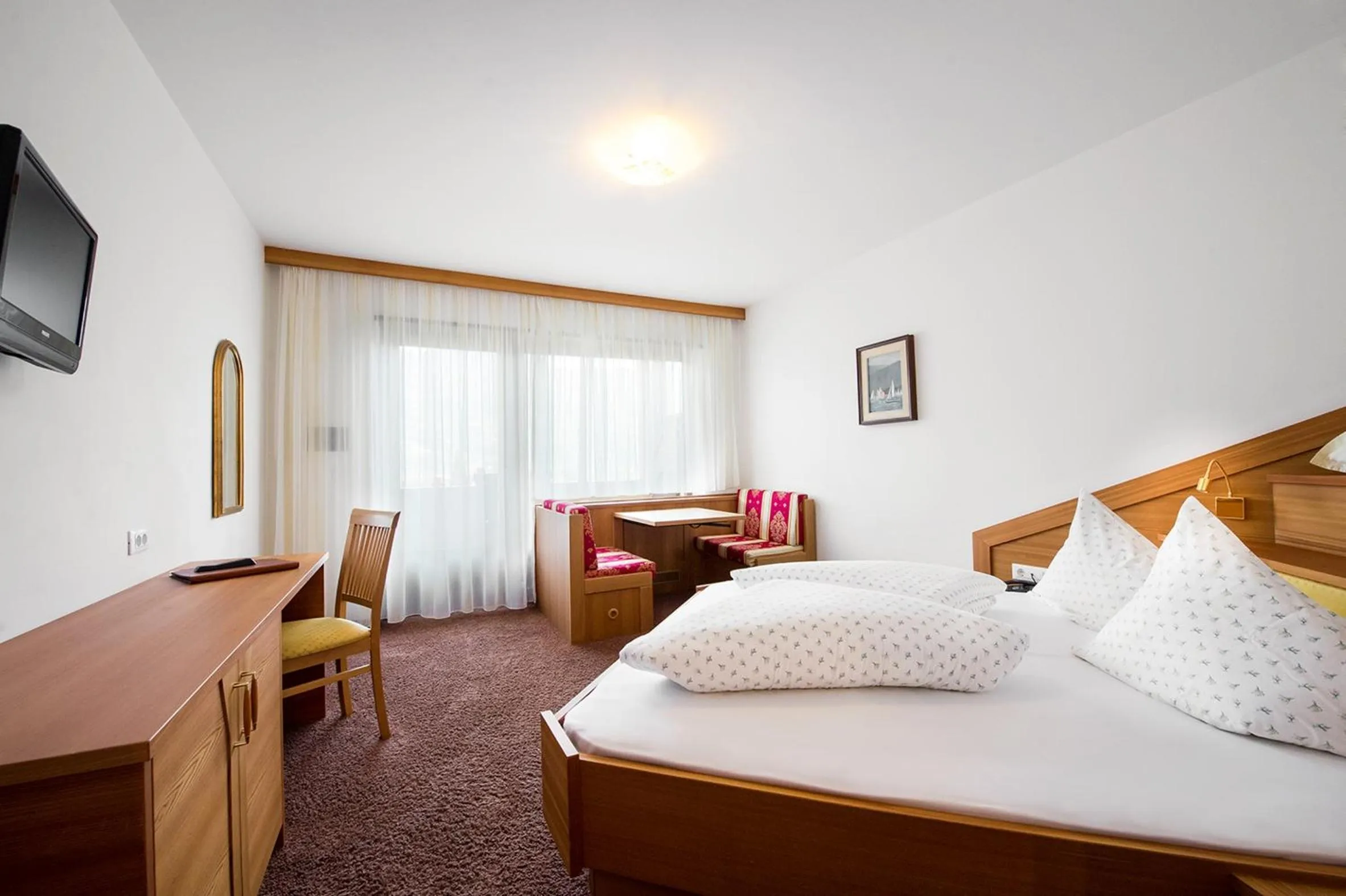 Bedroom, Bed in Hotel Paradies