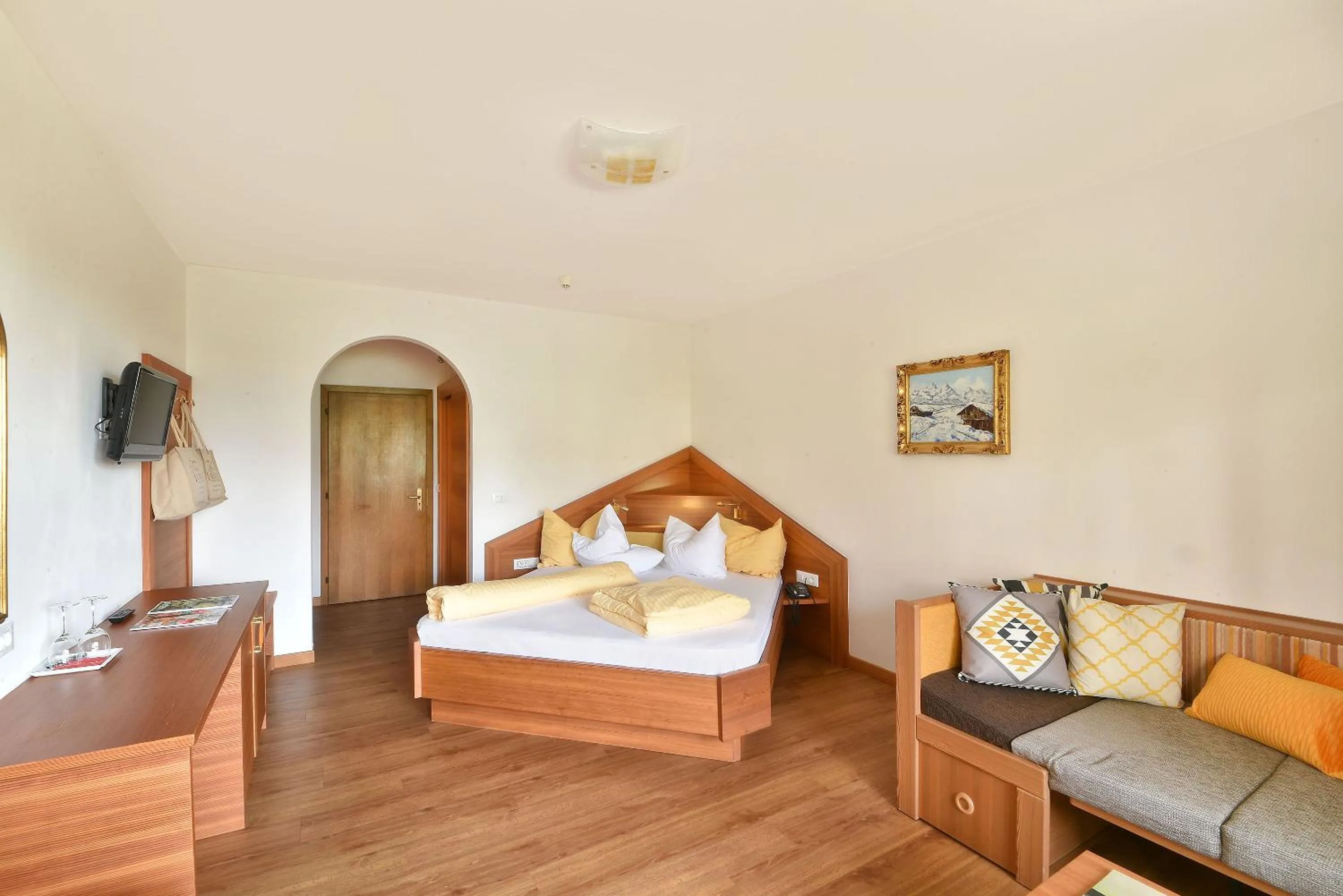 Photo of the whole room, Bed in Hotel Paradies