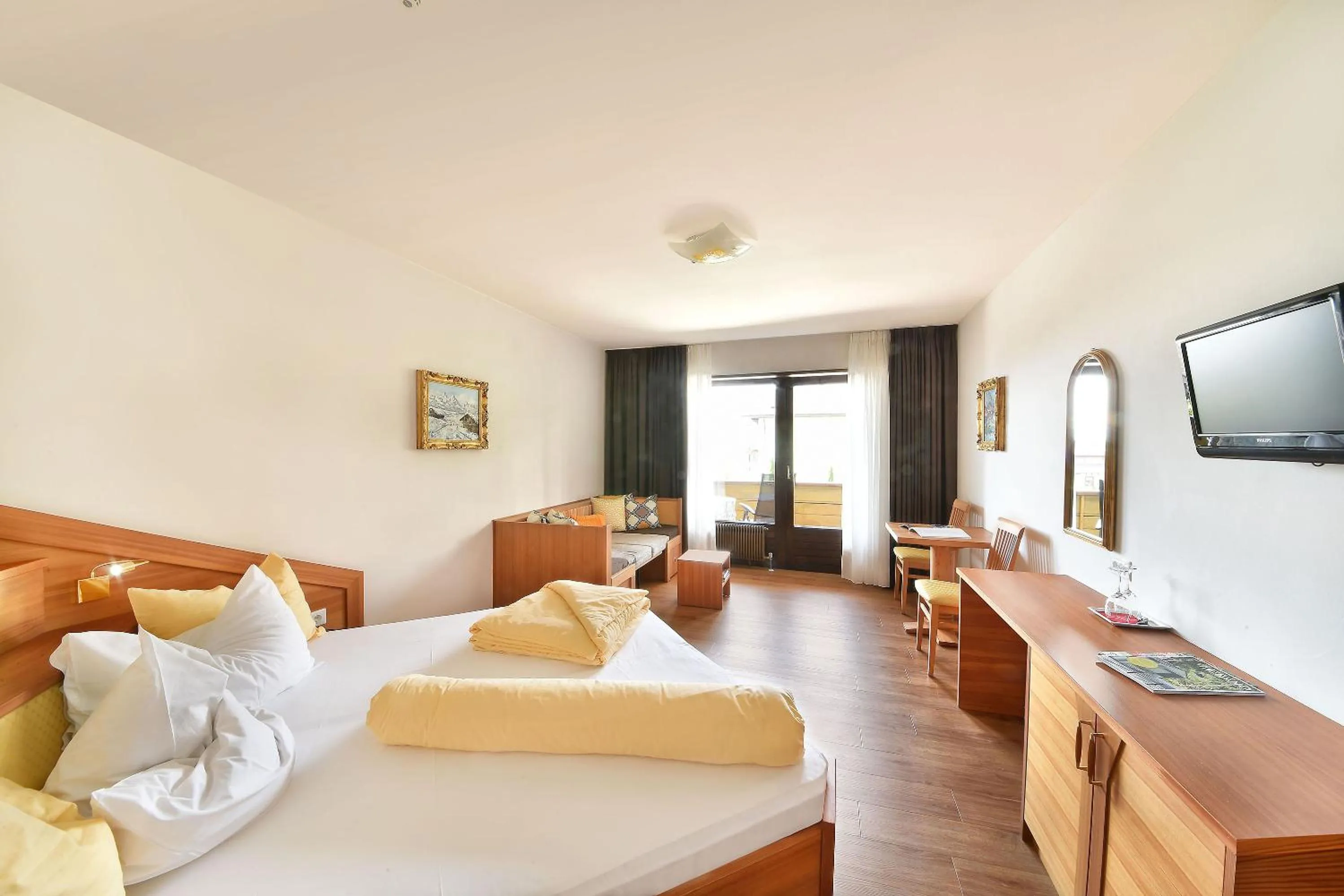 Photo of the whole room, Bed in Hotel Paradies