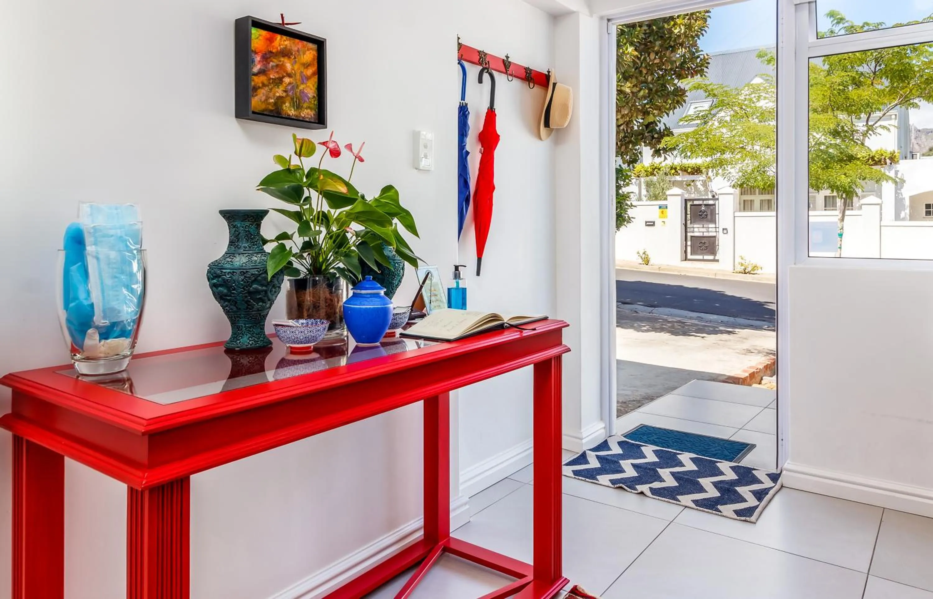 Lobby or reception in Bleu Cobalt Cottage