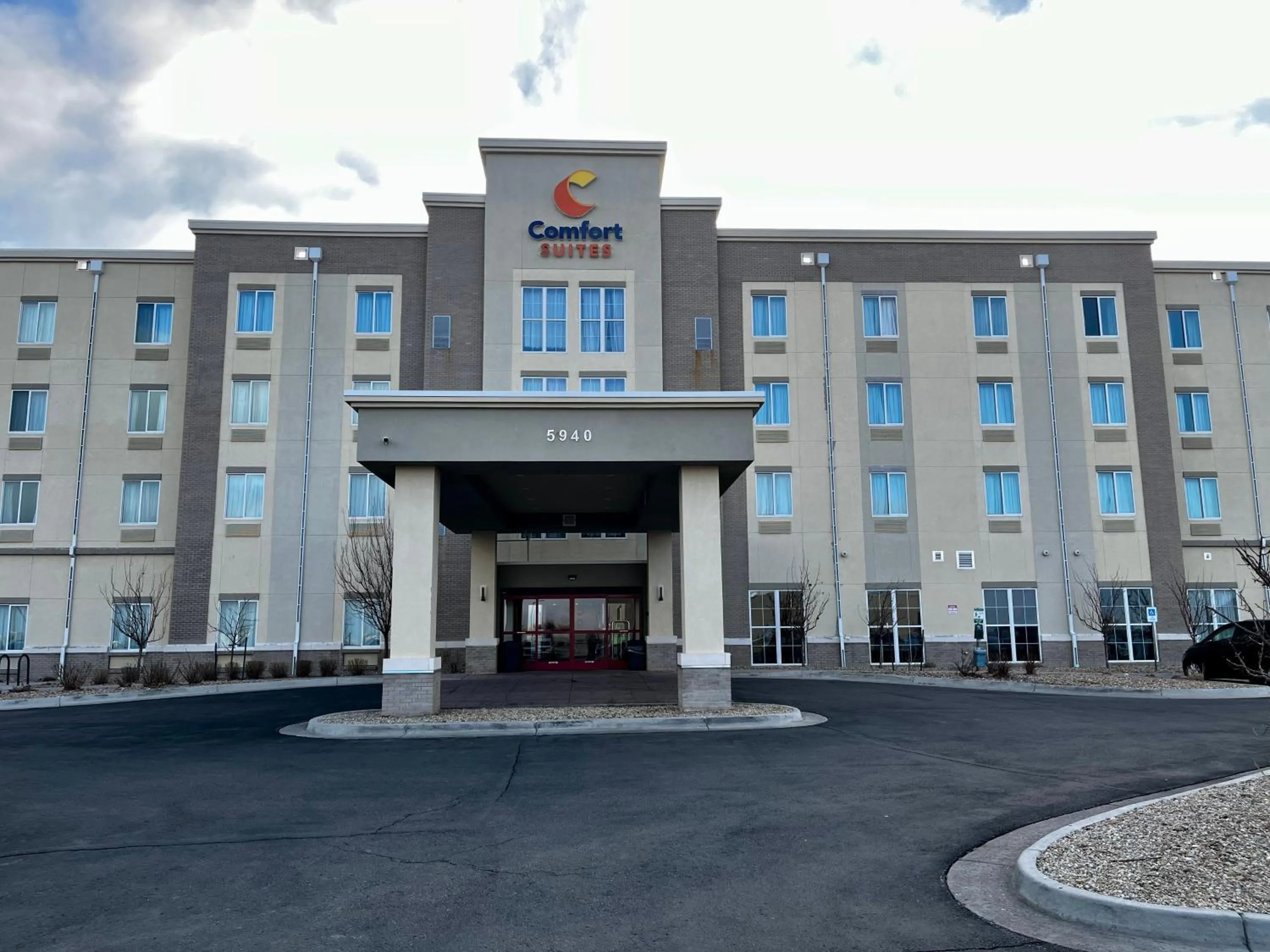 Property building in Comfort Suites Denver International Airport